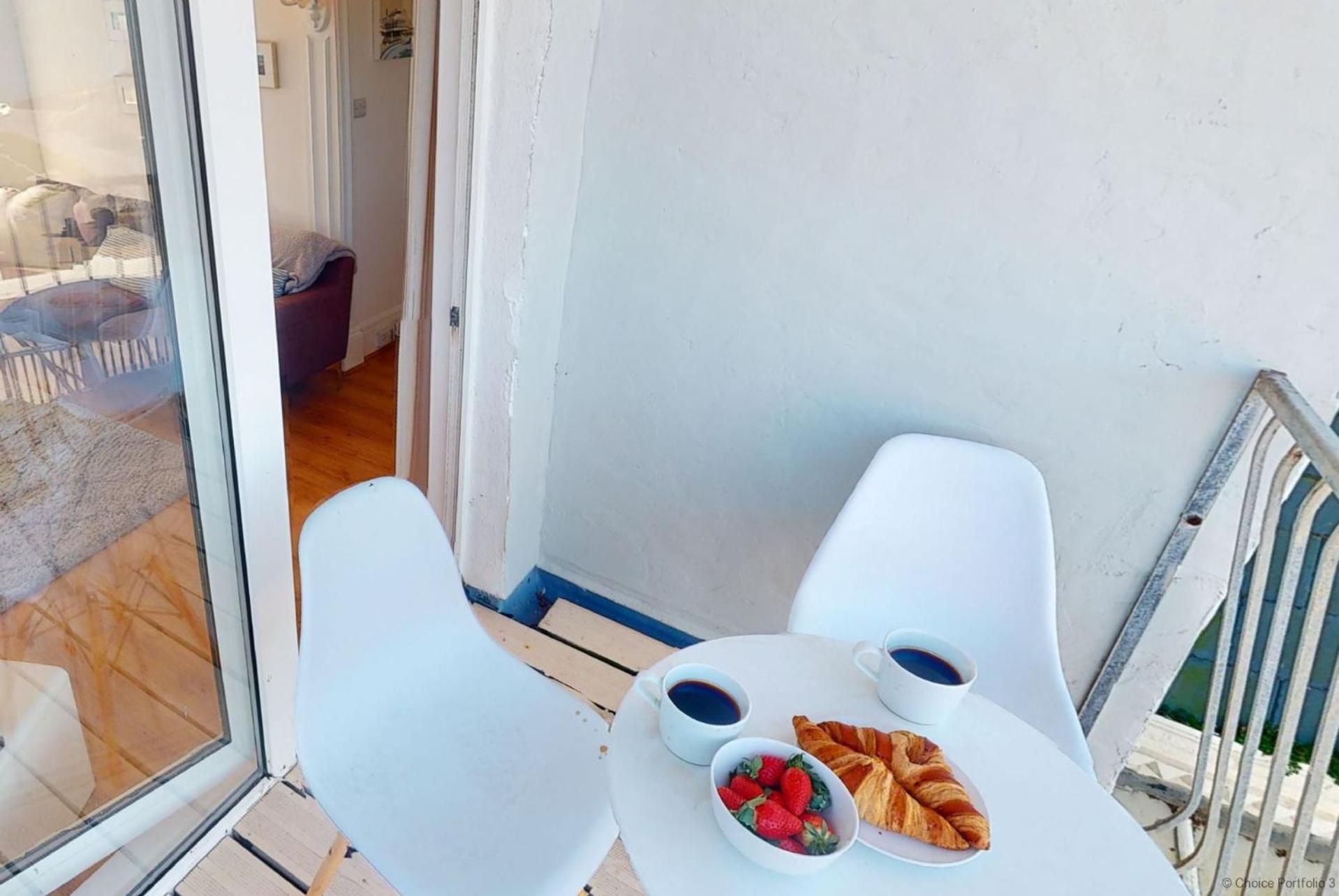 ILFRACOMBE ORIEL 3 Bedrooms view 2
