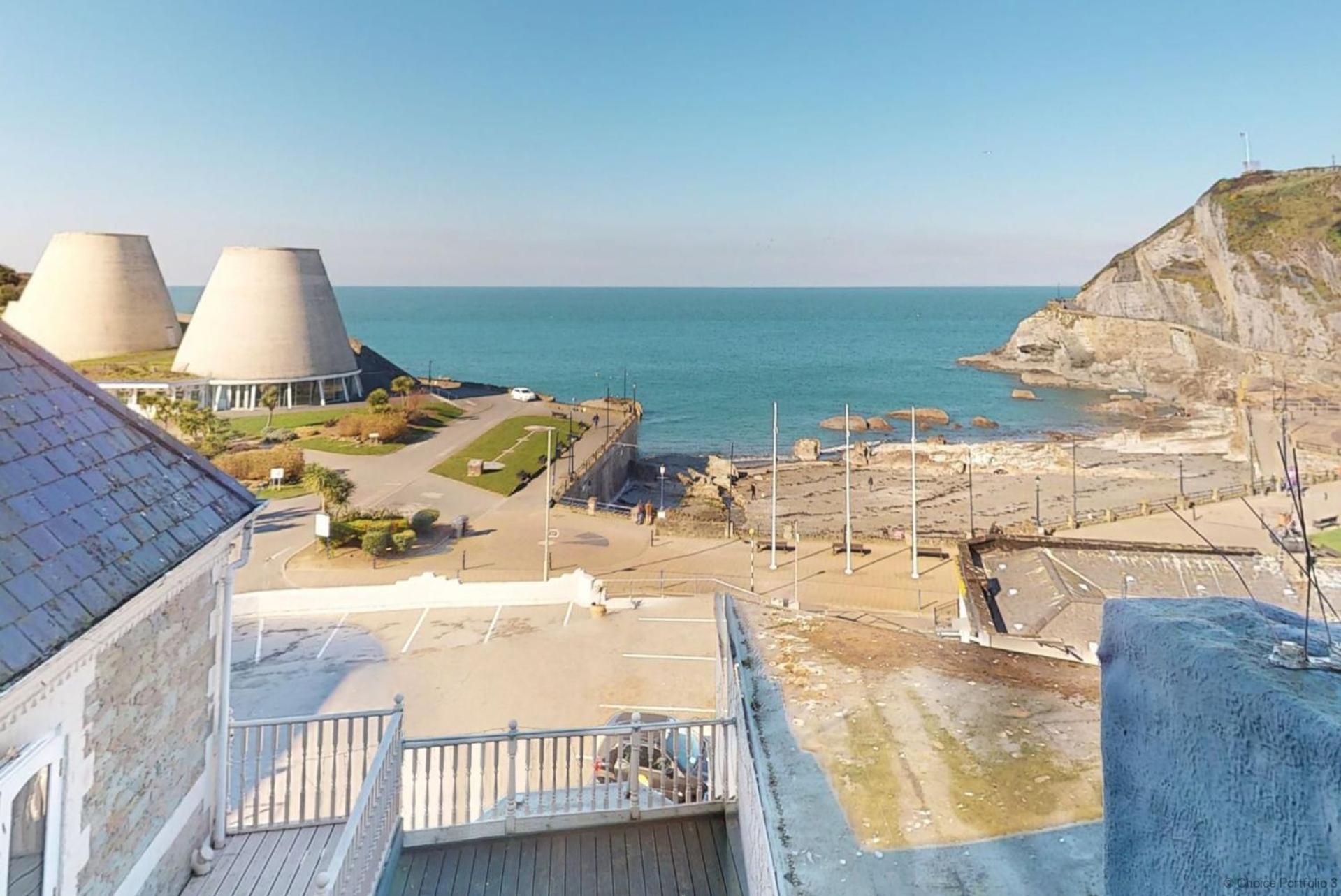 ILFRACOMBE ORIEL 3 Bedrooms view 3