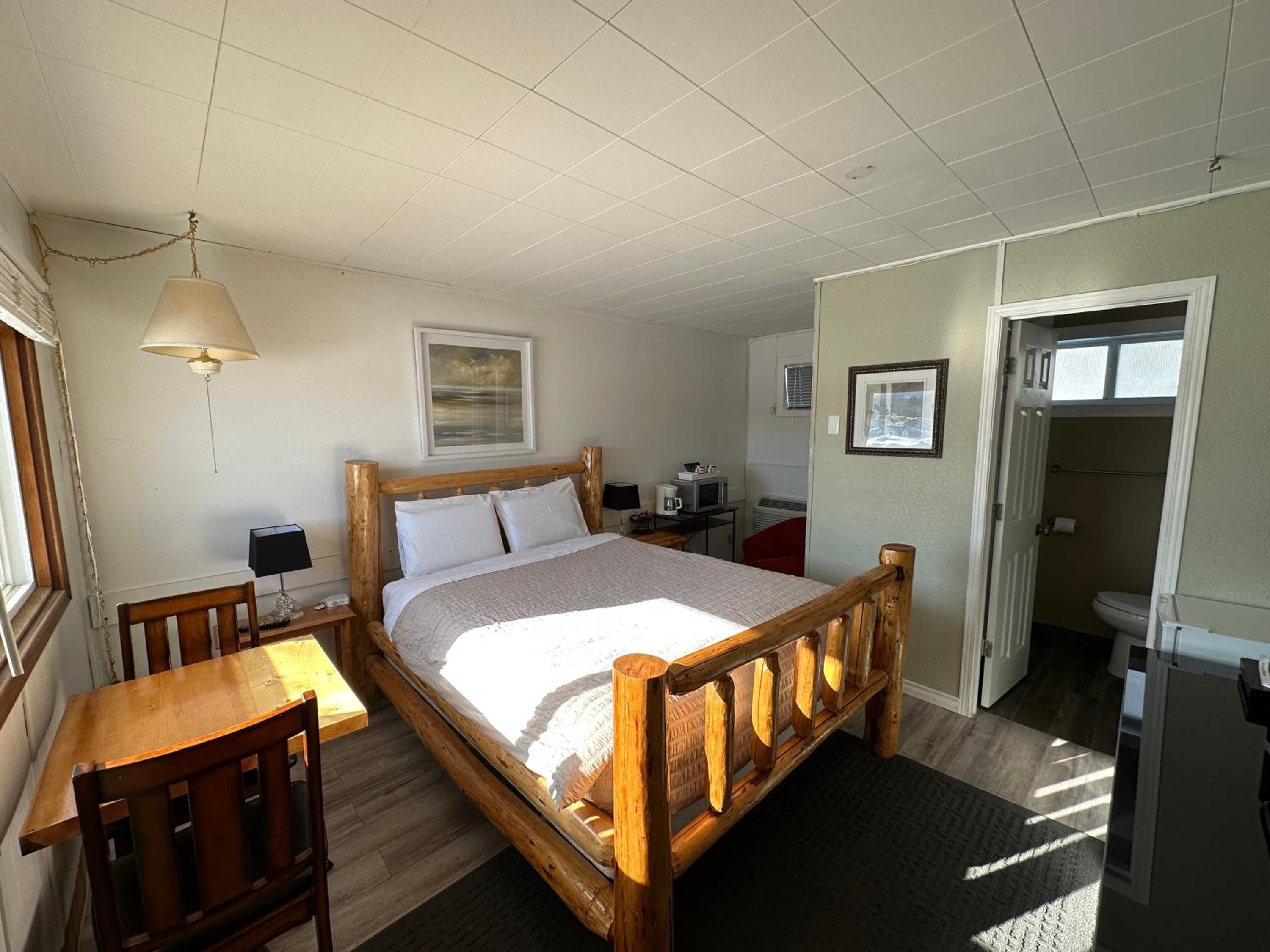 Pinecrest Motel