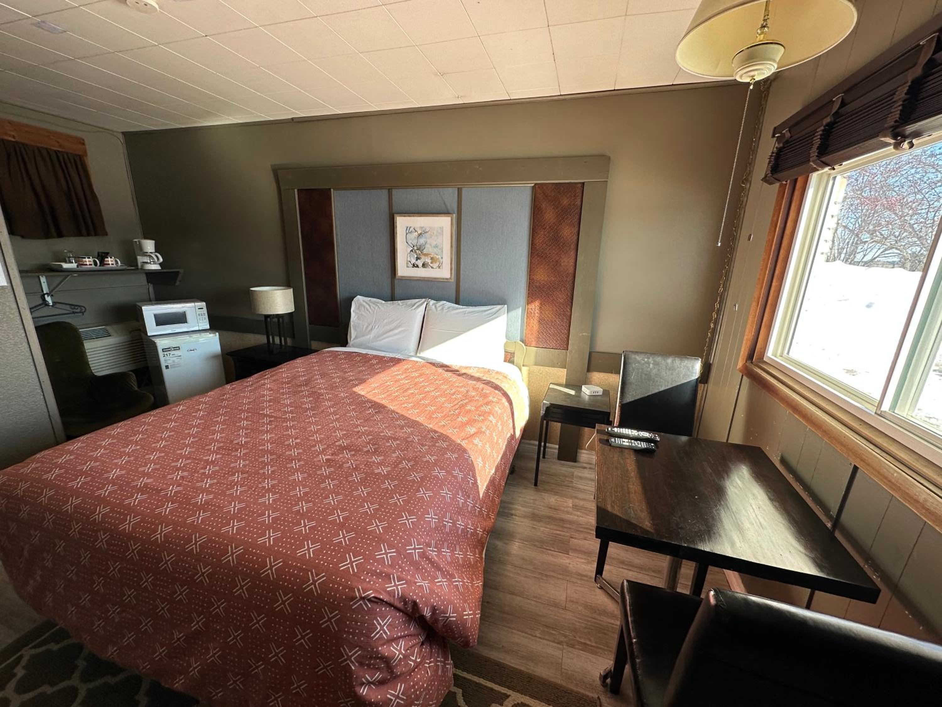 Pinecrest Motel