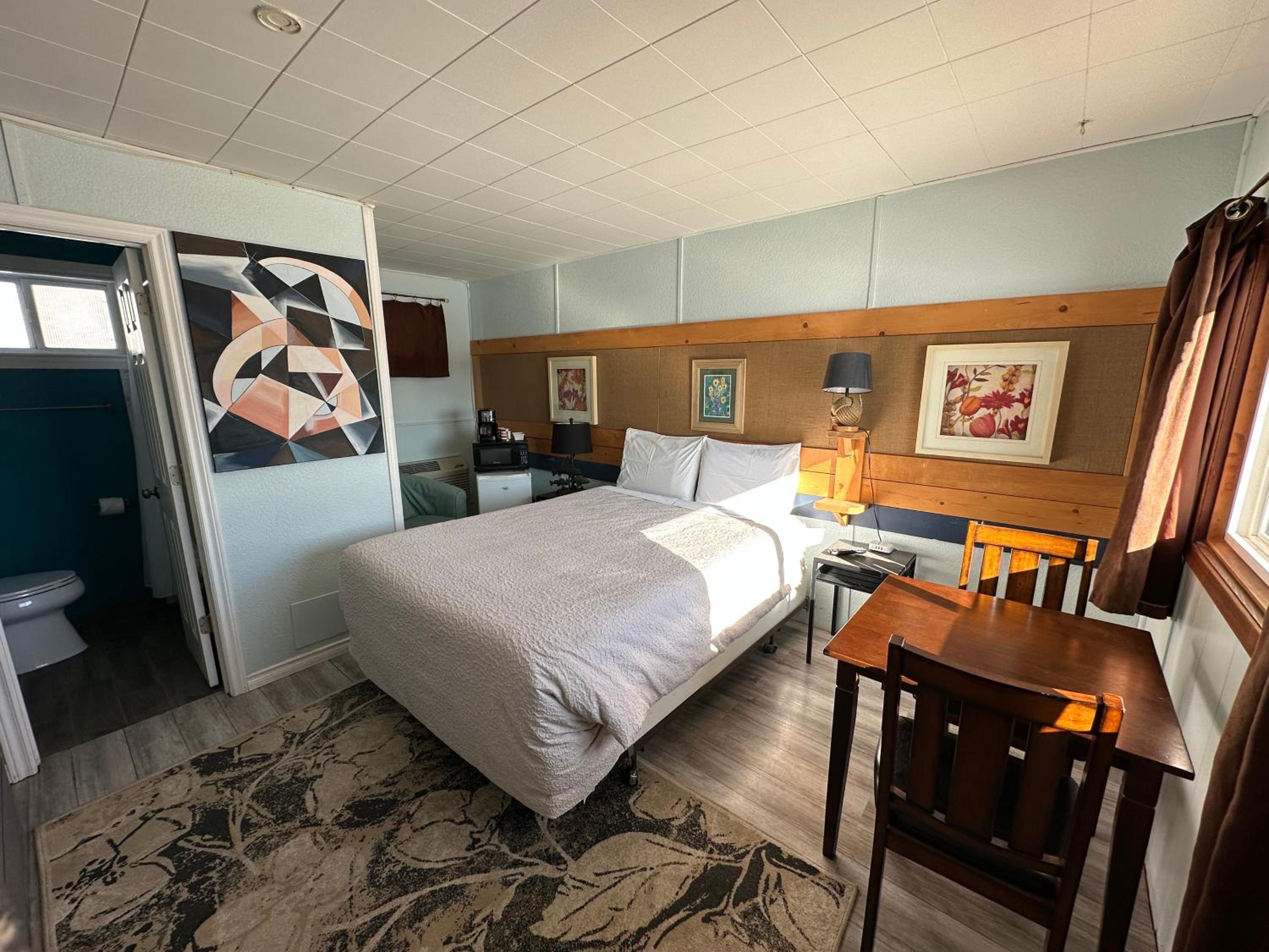 Pinecrest Motel