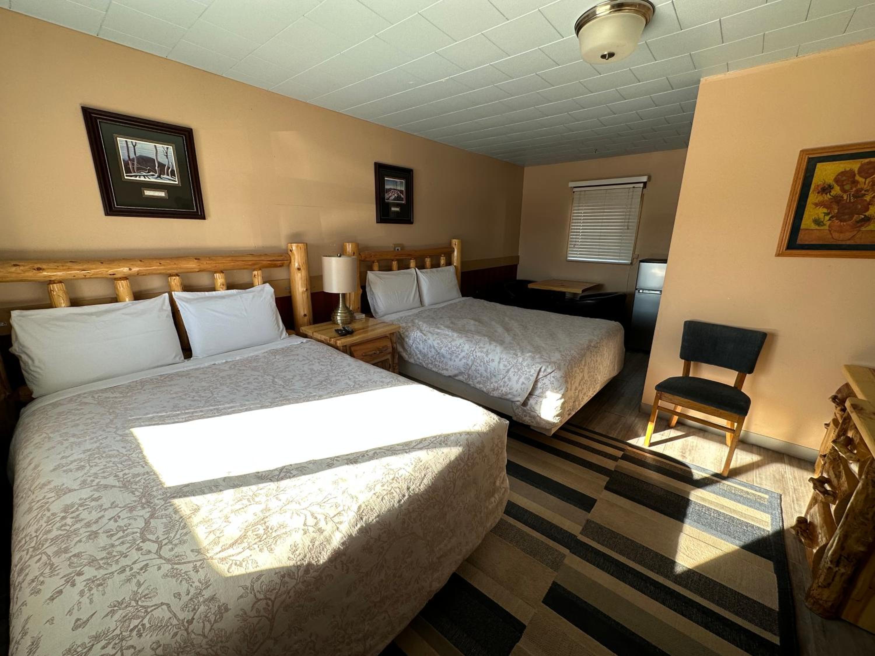 Pinecrest Motel
