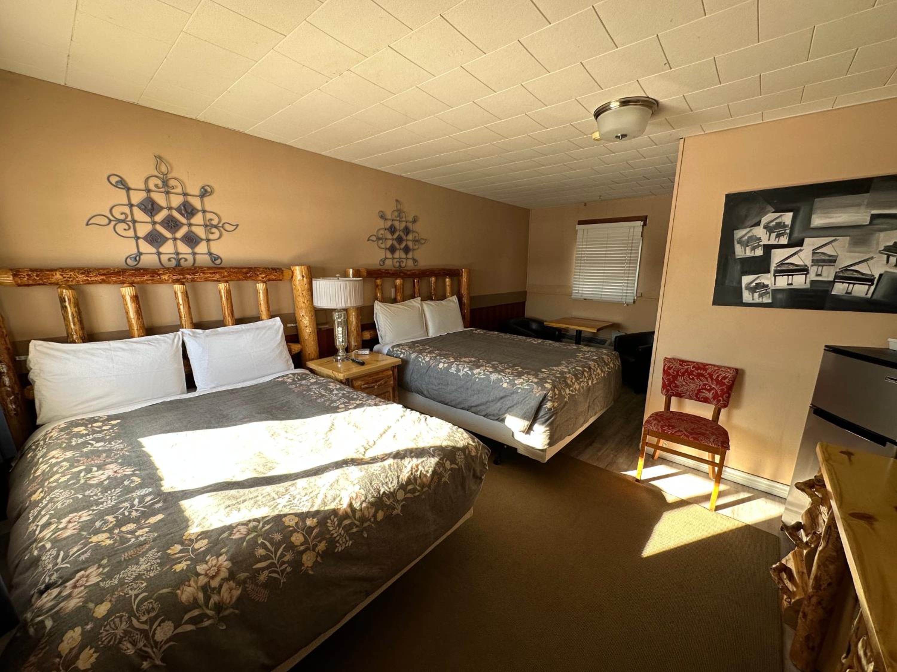 Pinecrest Motel
