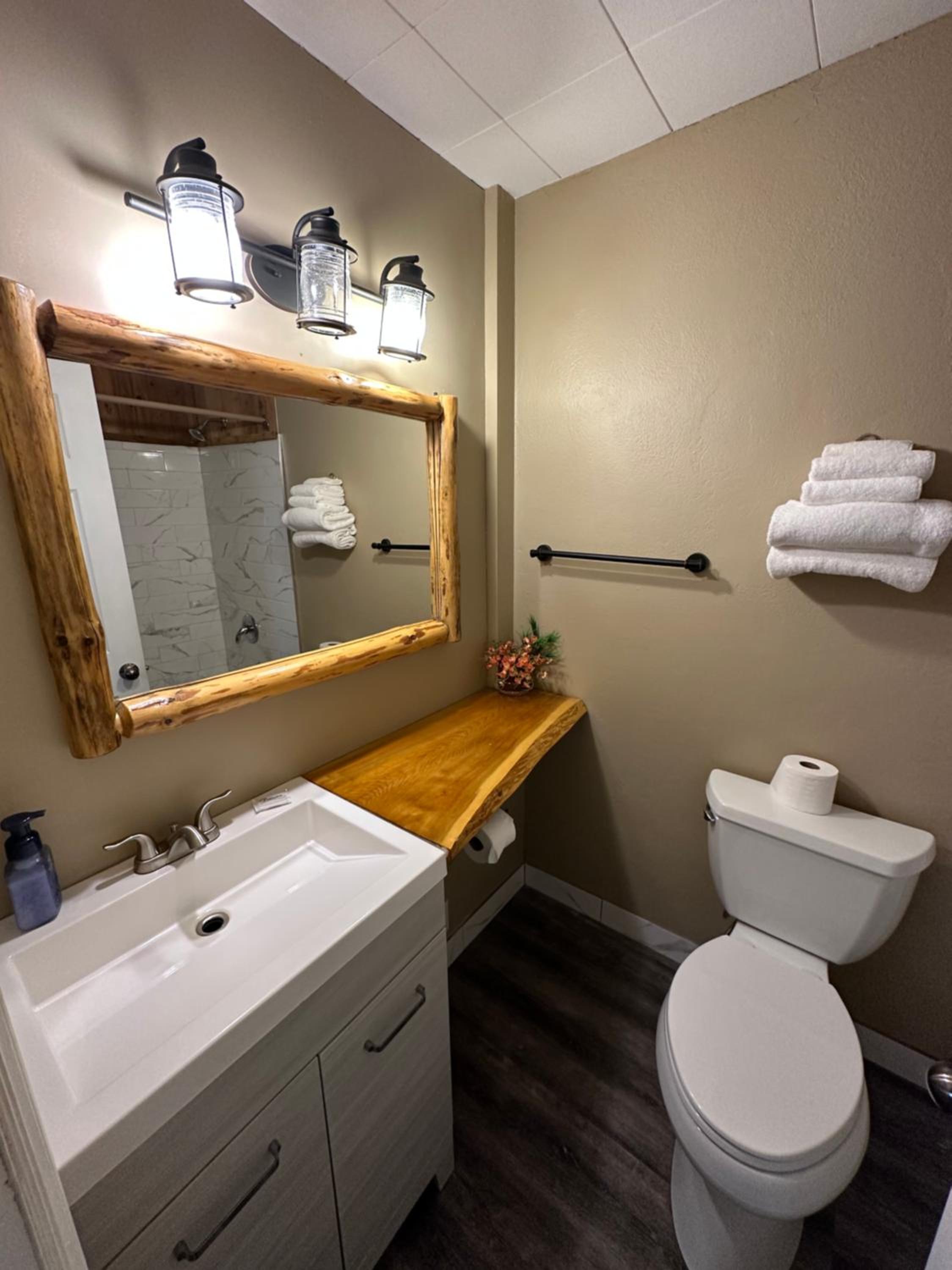 Pinecrest Motel