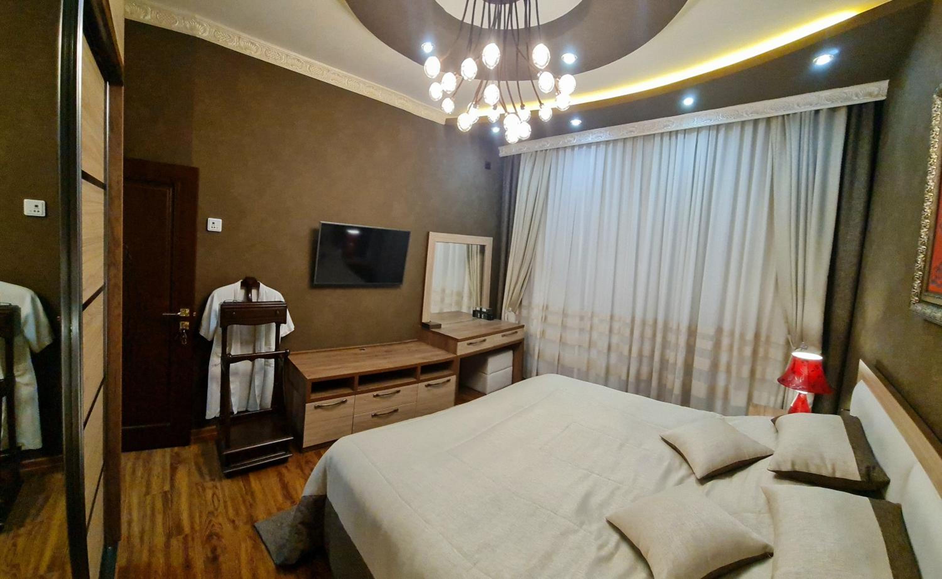 LUXURIOUS ACCOMMODATION IN 2BR APARTMENT, IN A SECURED AREA WITH COMFORTABLE DISTANCE TO R/W STATION, AIRPORT AND CITY CENTER. view 2