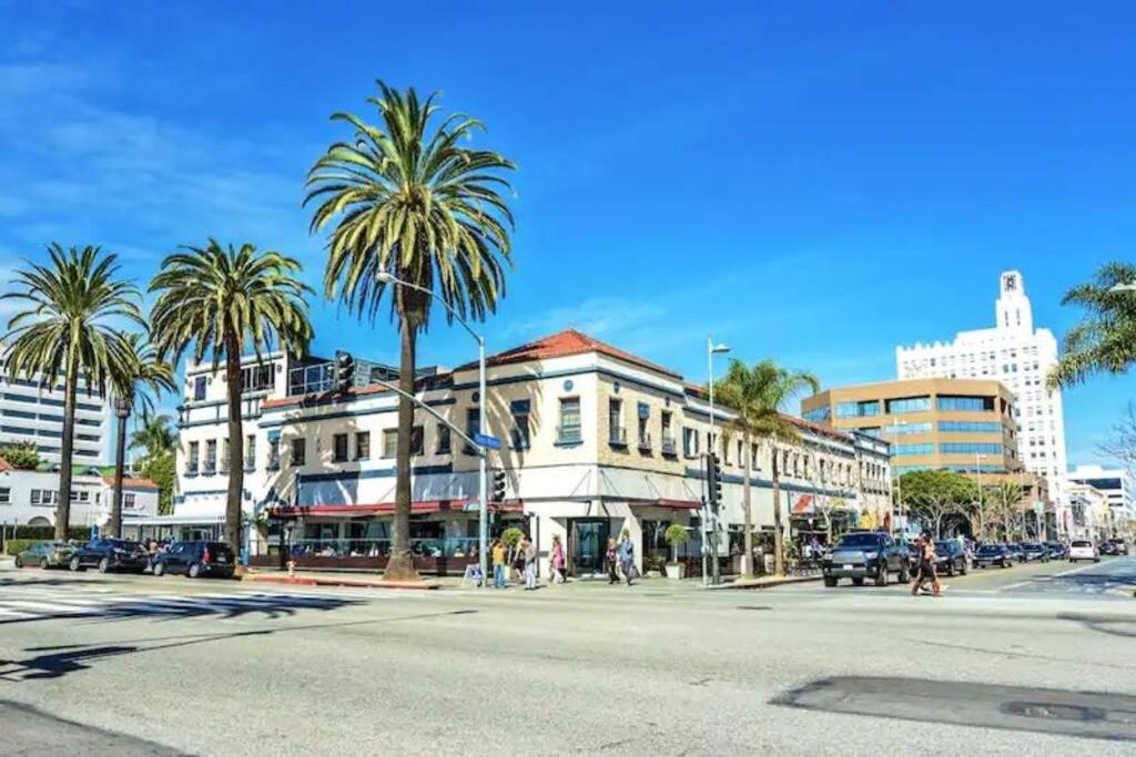 5 Heart of Santa Monica apartment