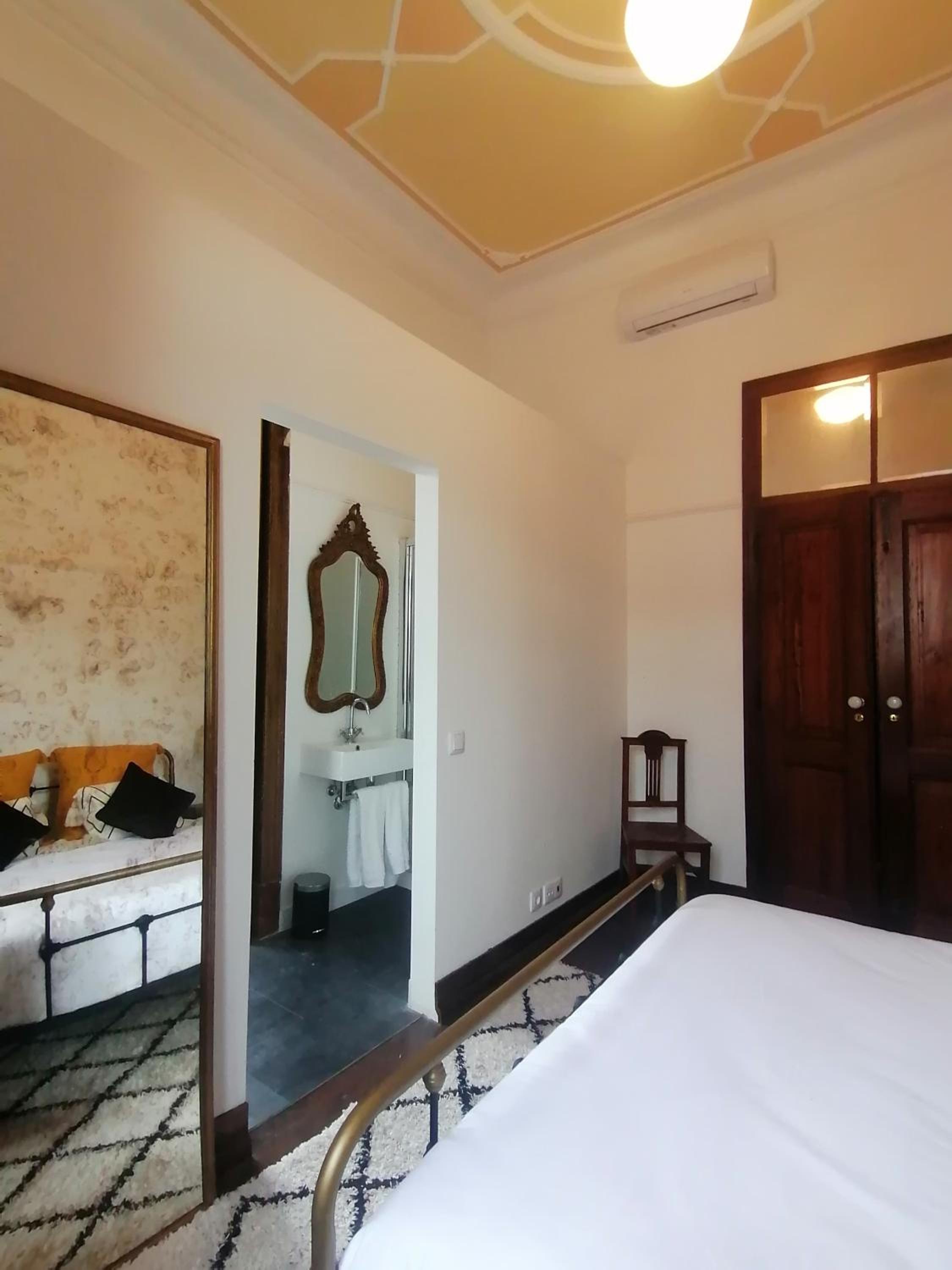 Casa das Amendoeiras