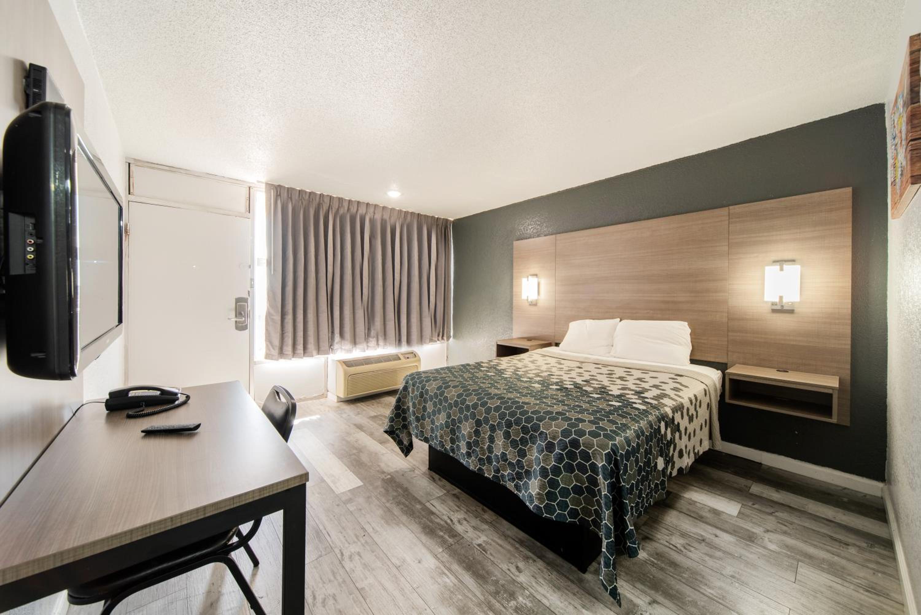 Oklahoma City Vacations - Econo Lodge Inn Suites Near Bricktown - Property Image 21