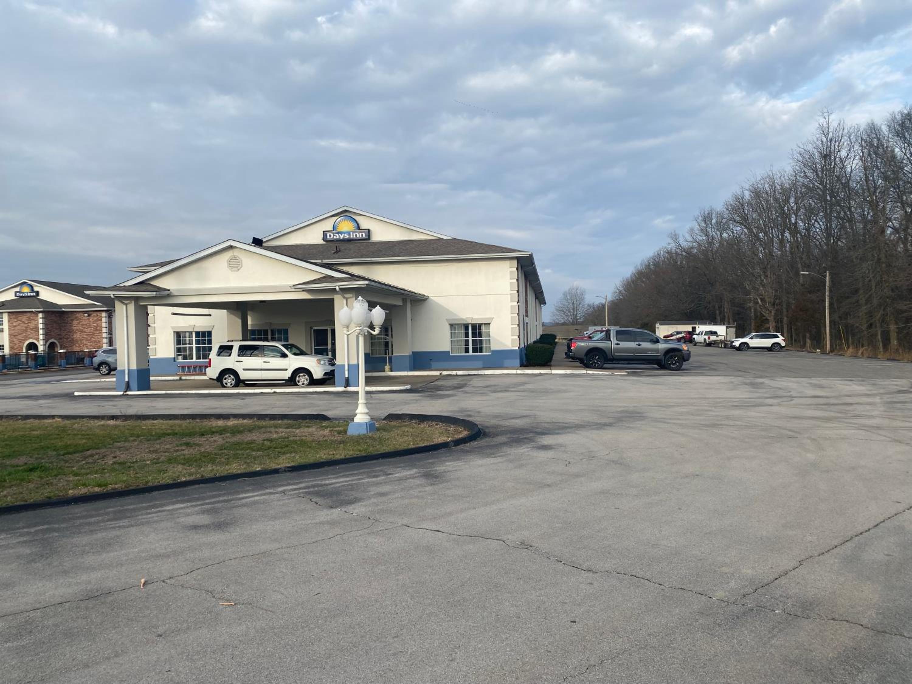 Days Inn by Wyndham Perryville MO view 2