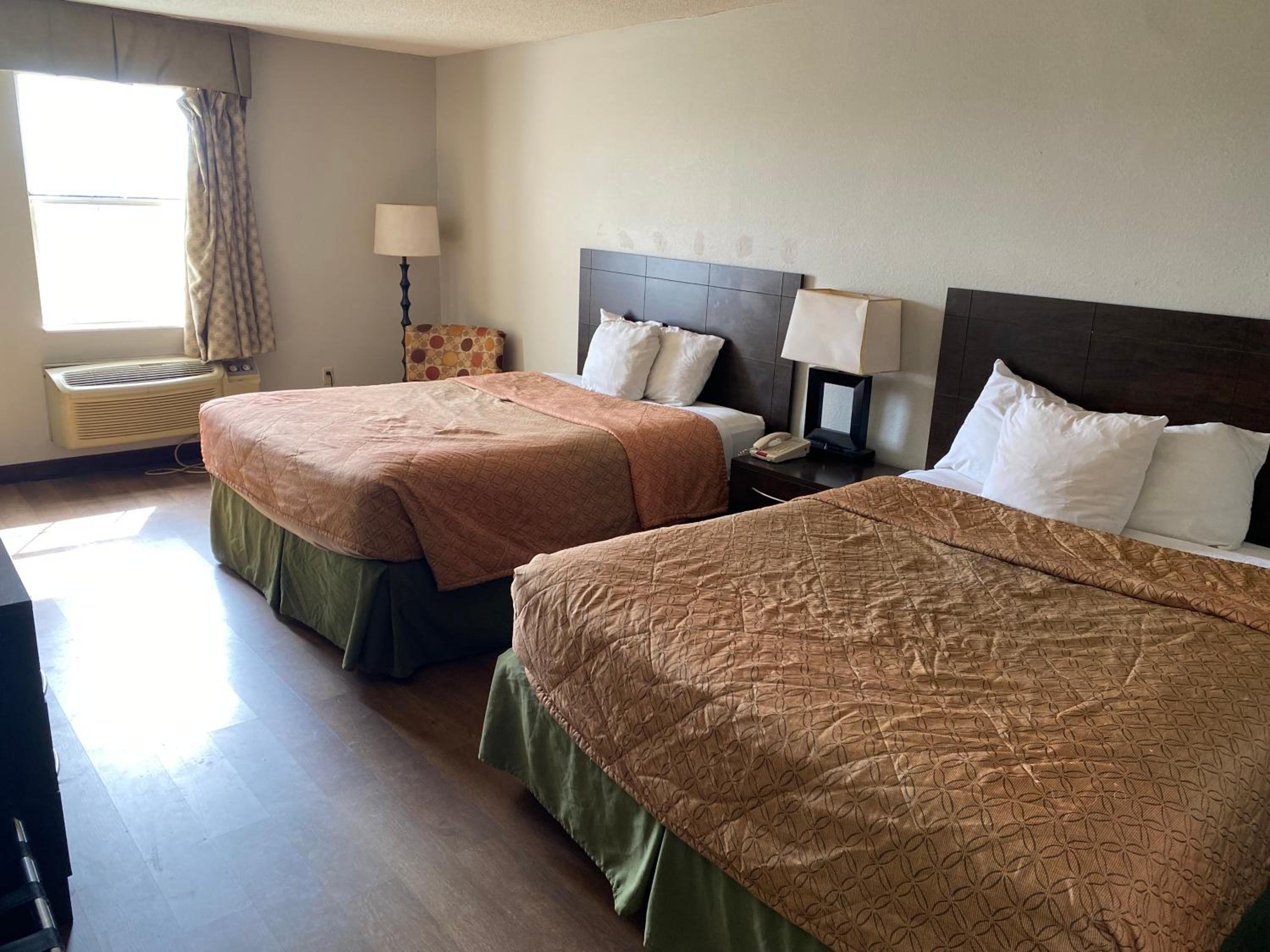 Days Inn by Wyndham Perryville MO view 3