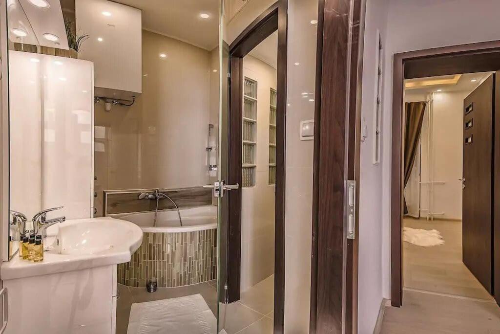 Széchenyi Renovated 2BR at Danube river view 4