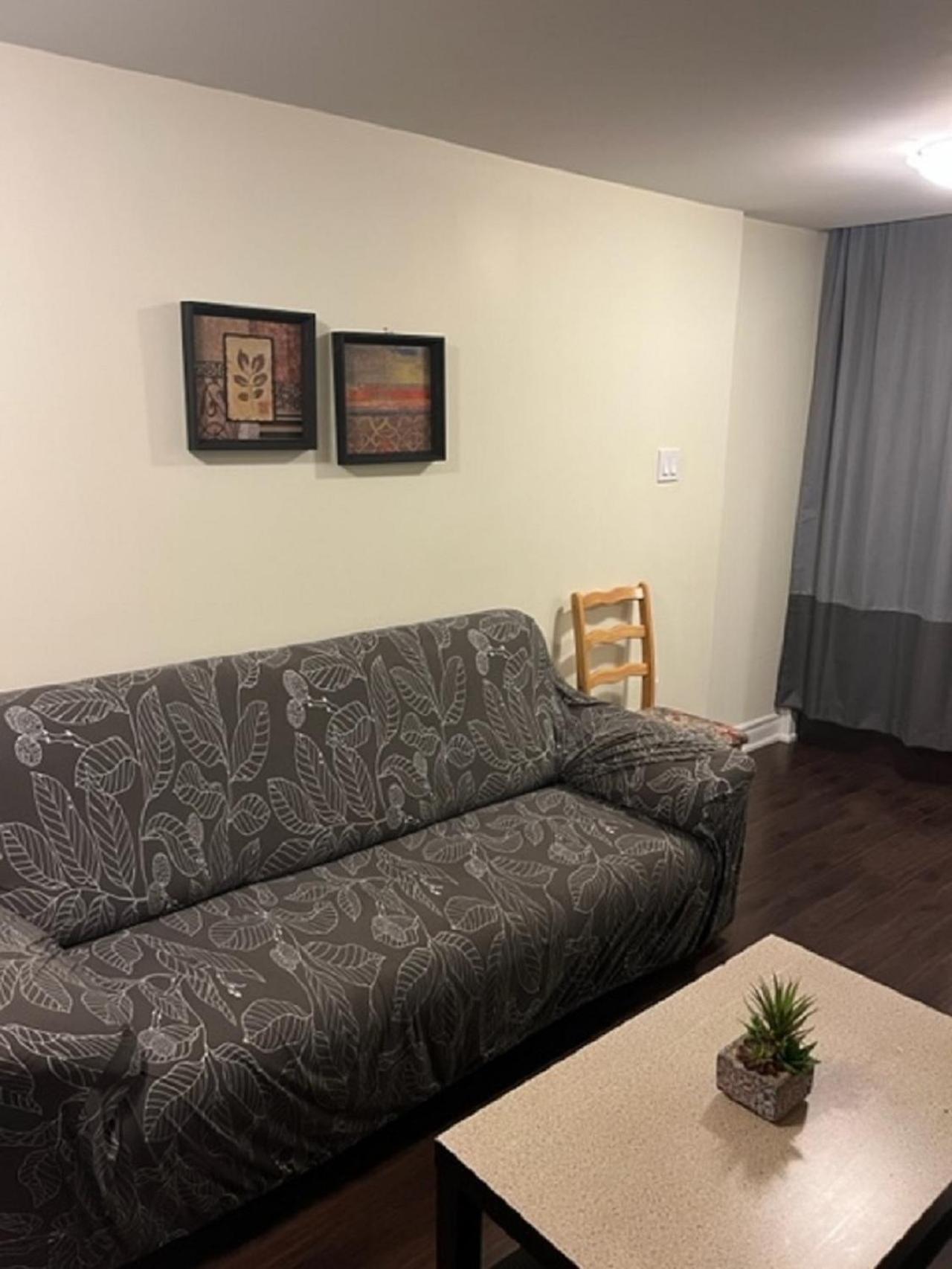 Cozy & Spacious Suite with Private Bathroom near Toronto Airport !
