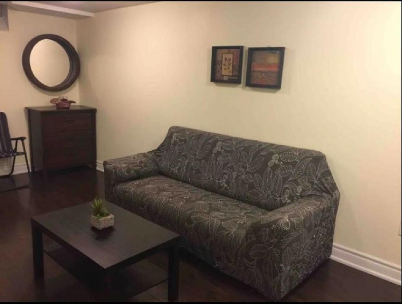 Cozy & Spacious Suite with Private Bathroom near Toronto Airport !