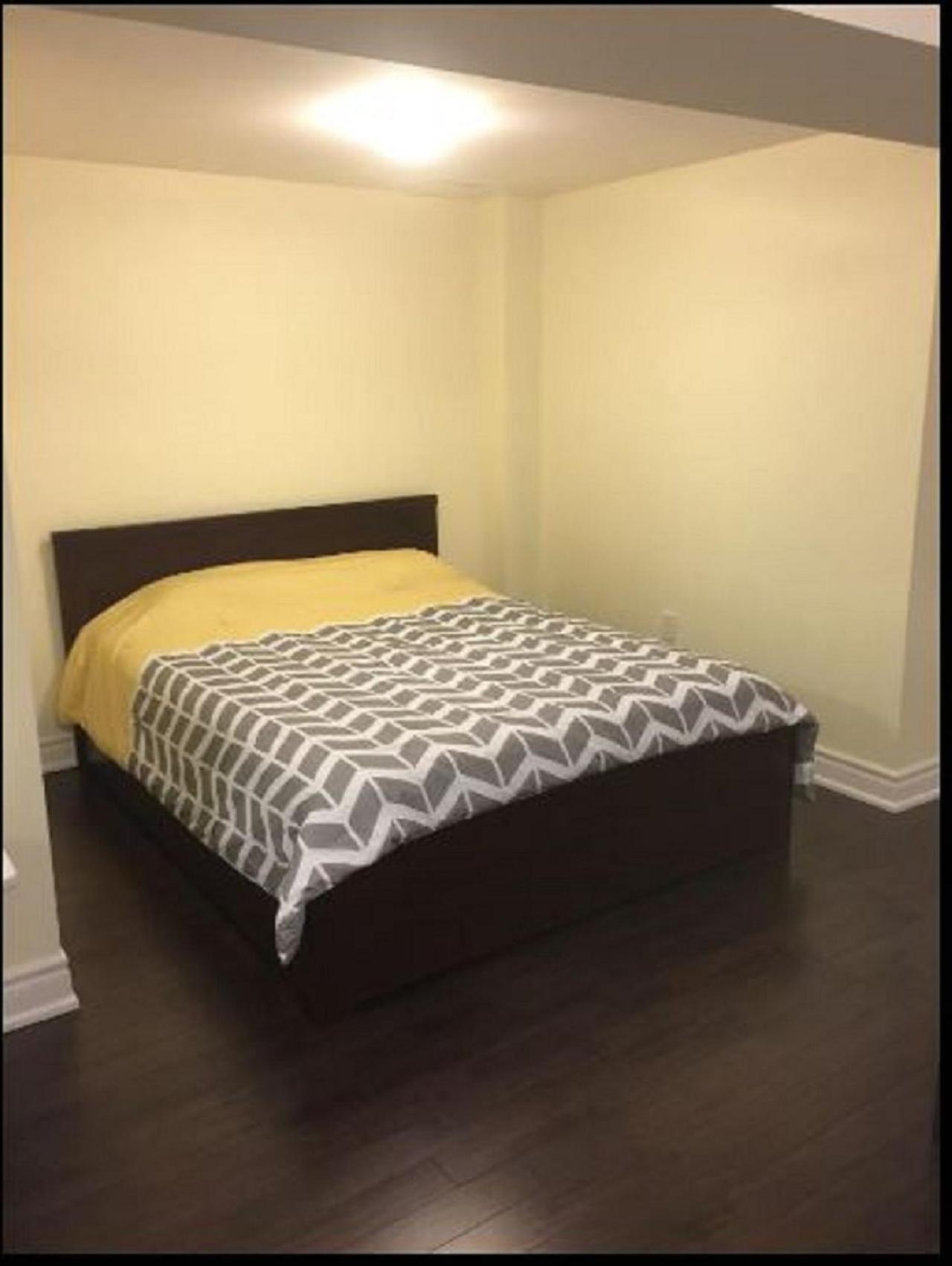 Cozy & Spacious Suite with Private Bathroom near Toronto Airport !