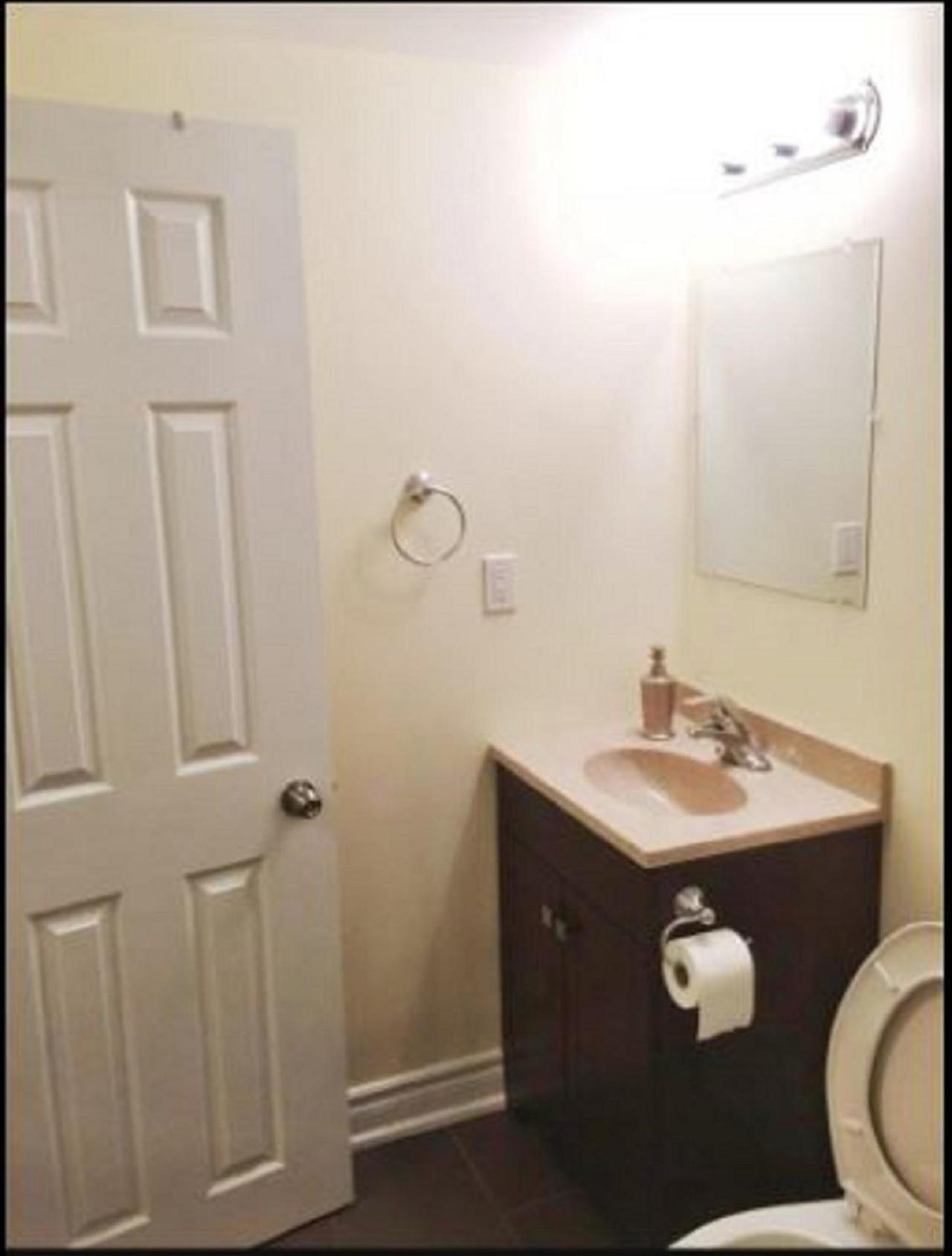 Cozy & Spacious Suite with Private Bathroom near Toronto Airport !