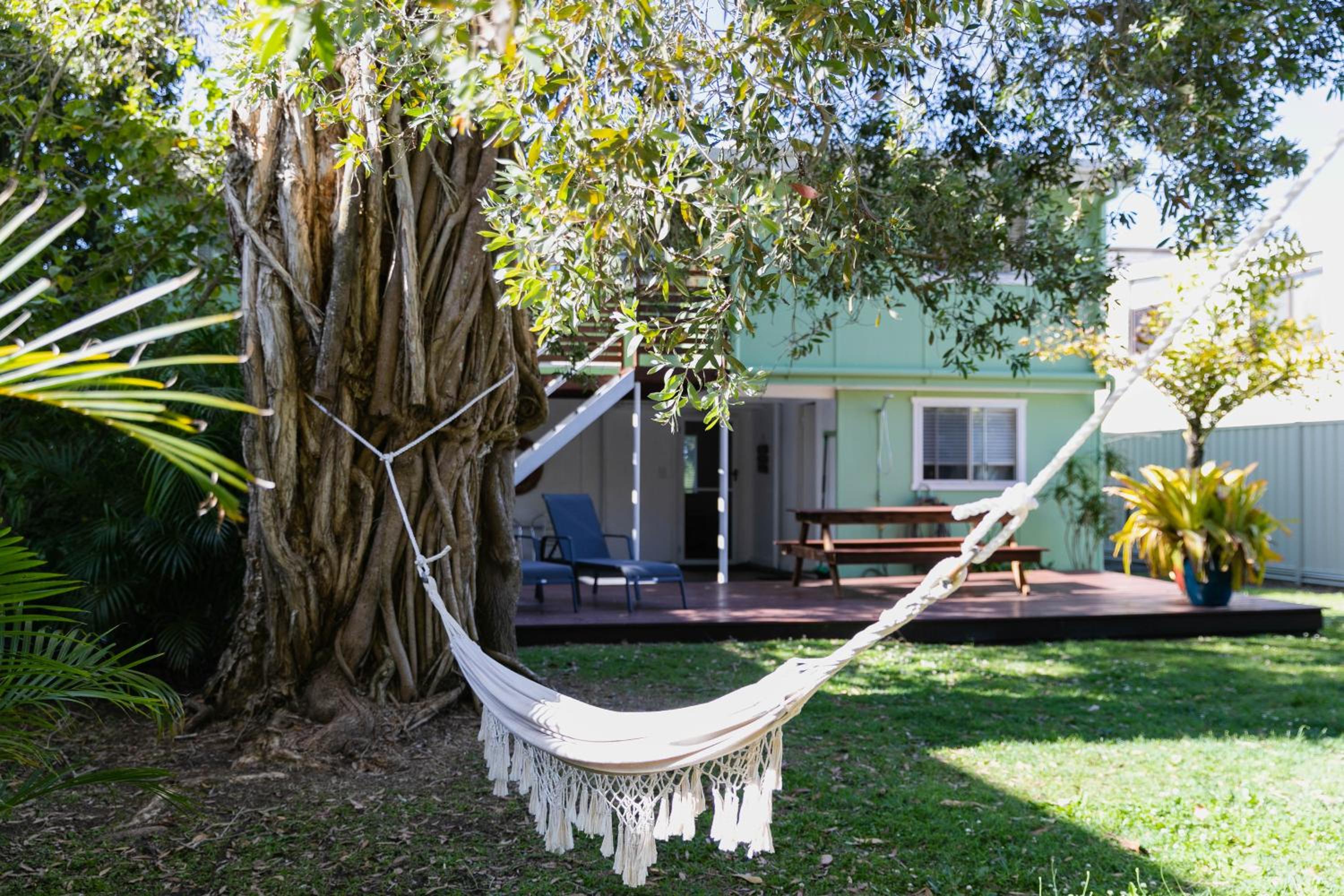 BEACHED @ YAMBA (water views, dog friendly, air con)