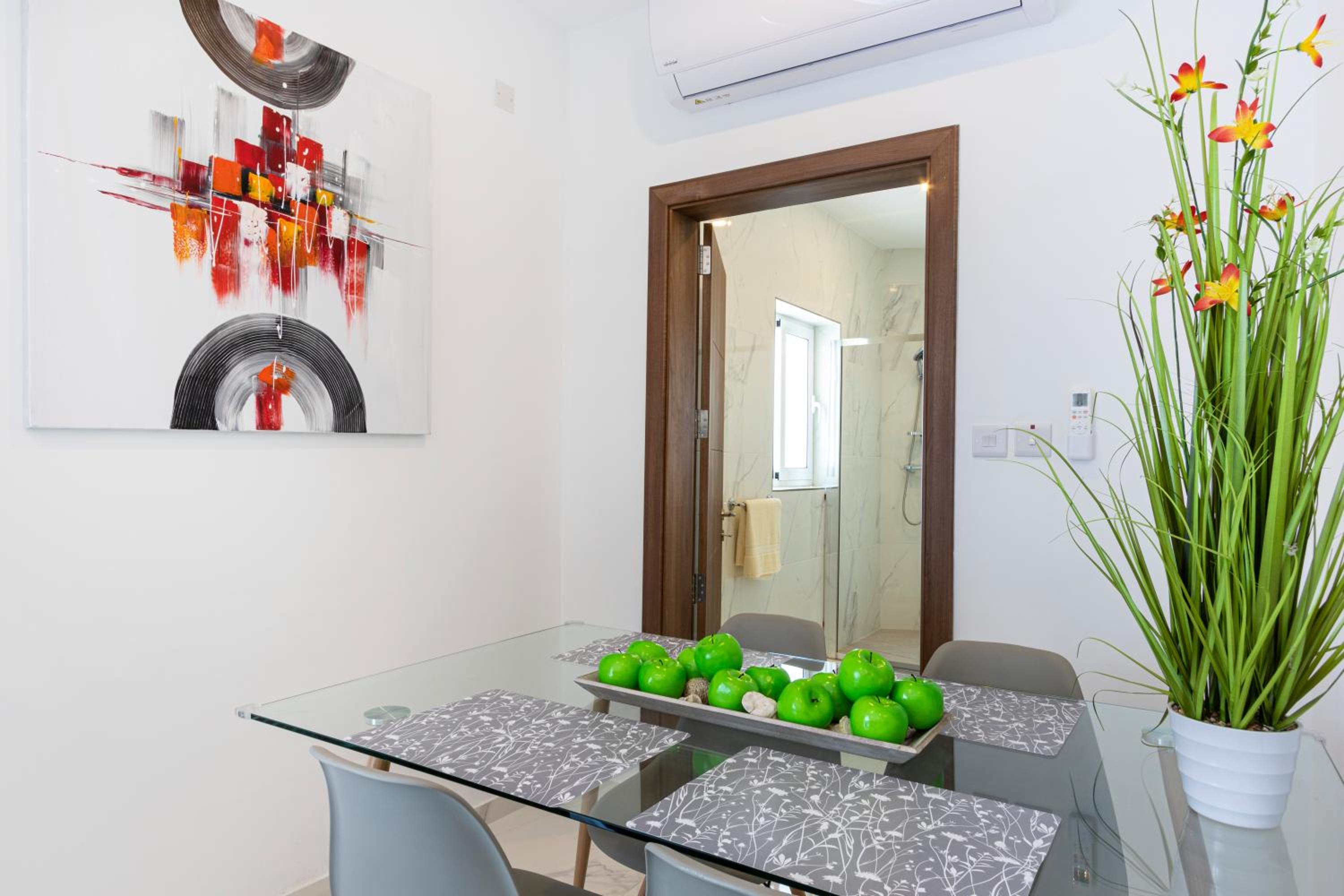H4- Modern Penthouse with Large Terrace and Views view 5