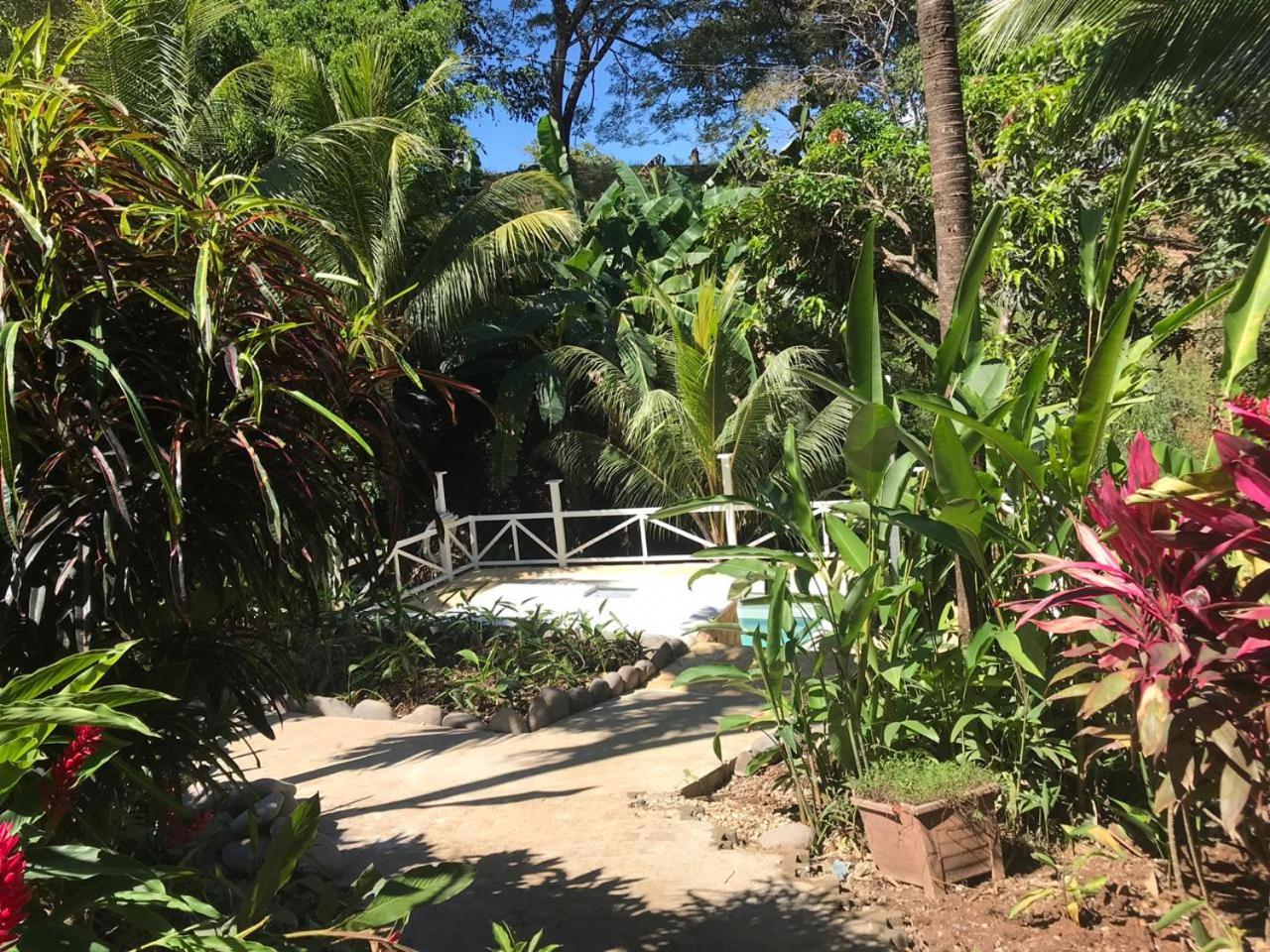 FLOR DE PARAISO BUNGALOWS