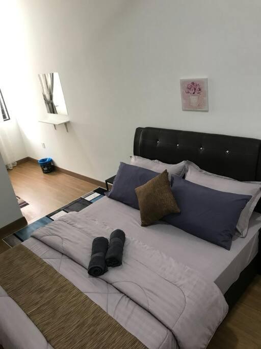 Elmina near Denai Alam, Saujana Utama with Wi-Fi & Netflix photo 3