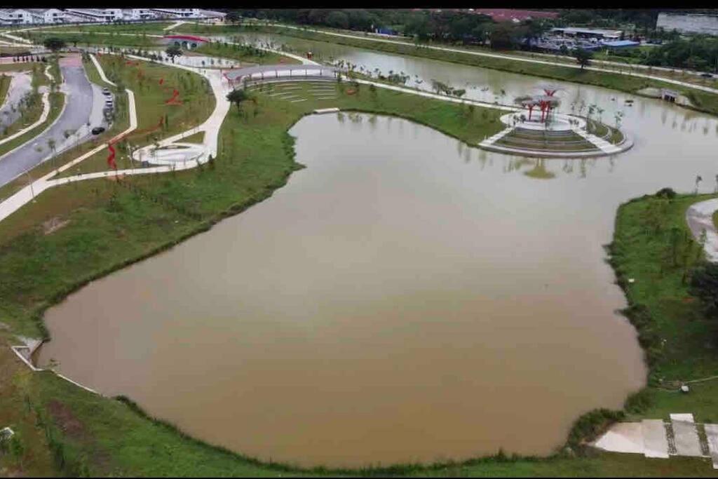 Elmina near Denai Alam, Saujana Utama with Wi-Fi & Netflix photo 4