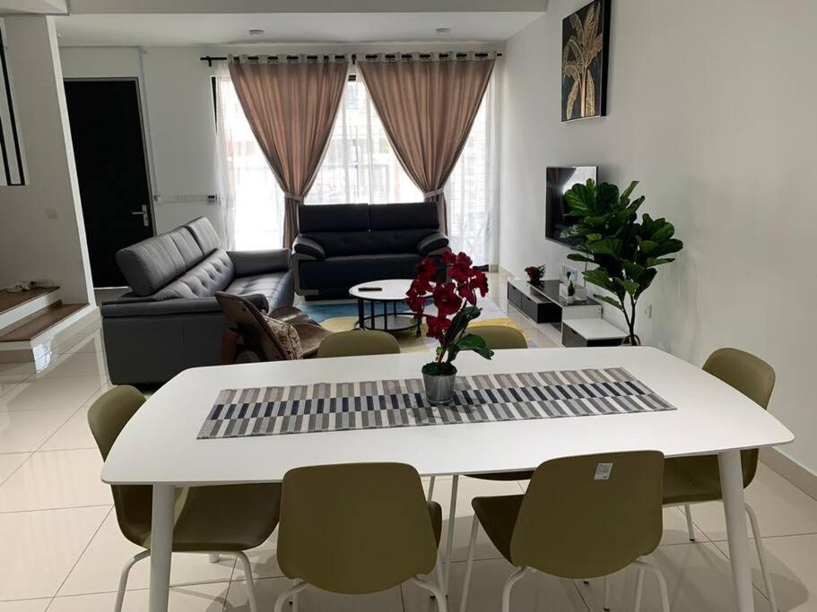 Elmina near Denai Alam, Saujana Utama with Wi-Fi & Netflix photo 7