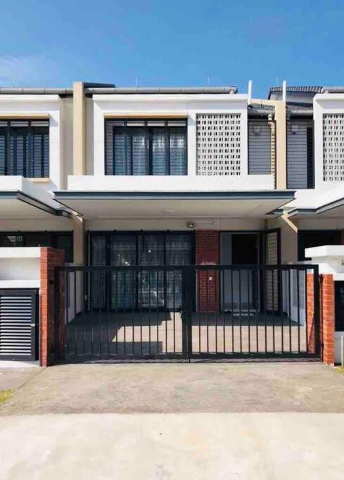 Elmina near Denai Alam, Saujana Utama with Wi-Fi & Netflix photo 8