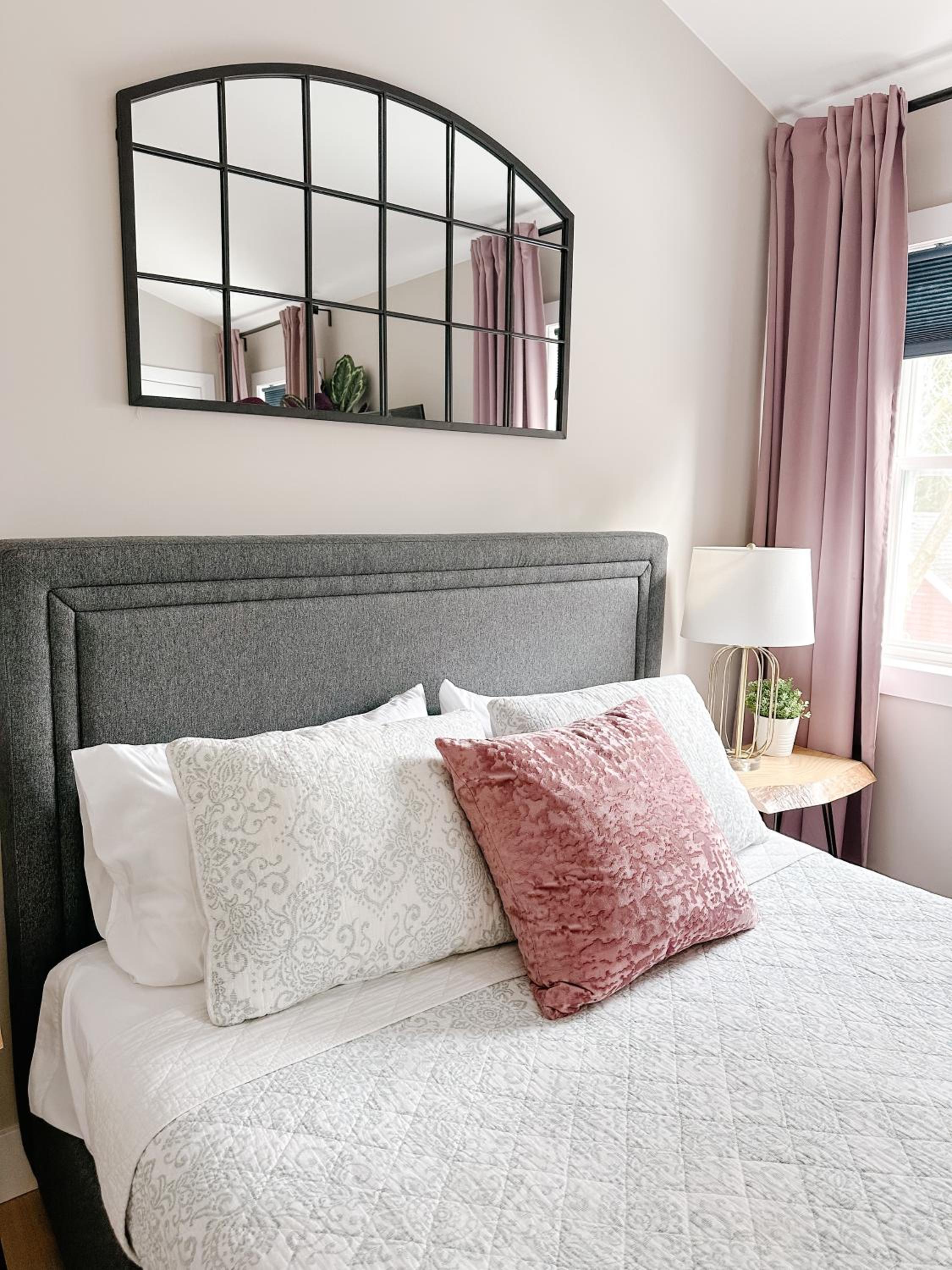 Niagara-on-the-Lake Vacations - Inn On King Bed  Breakfast - Property Image 4