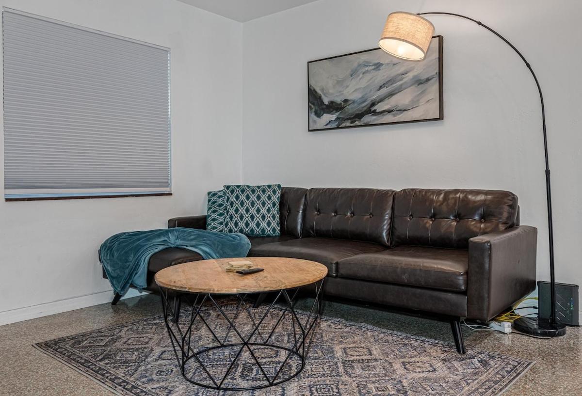 Upscale 2br House Wprivate Yard & Parking view 5