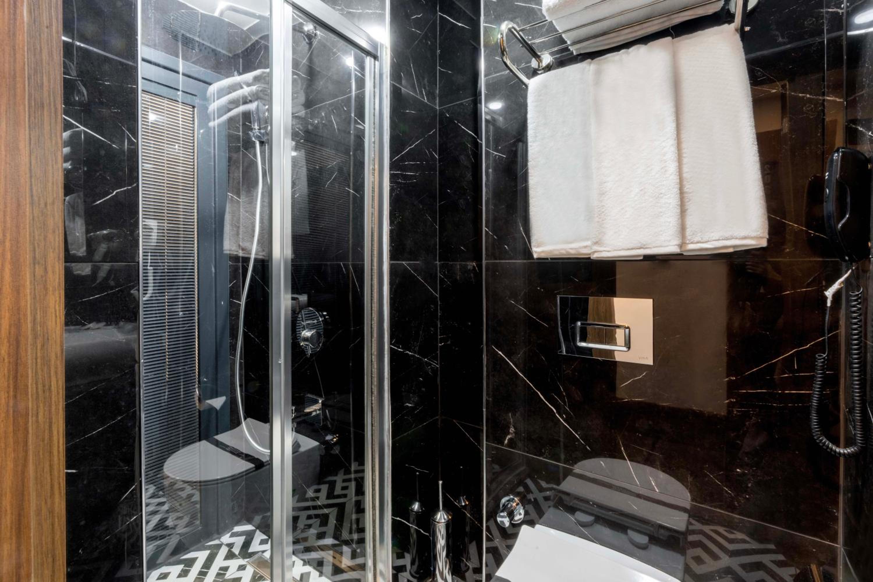 THE BOSFOR OTEL - Image 32