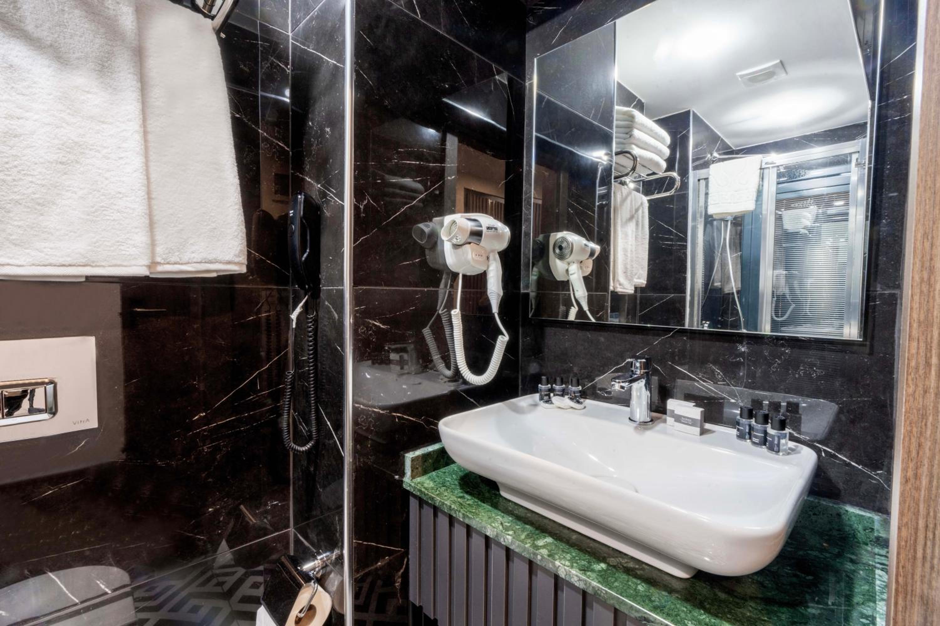 THE BOSFOR OTEL - Image 31