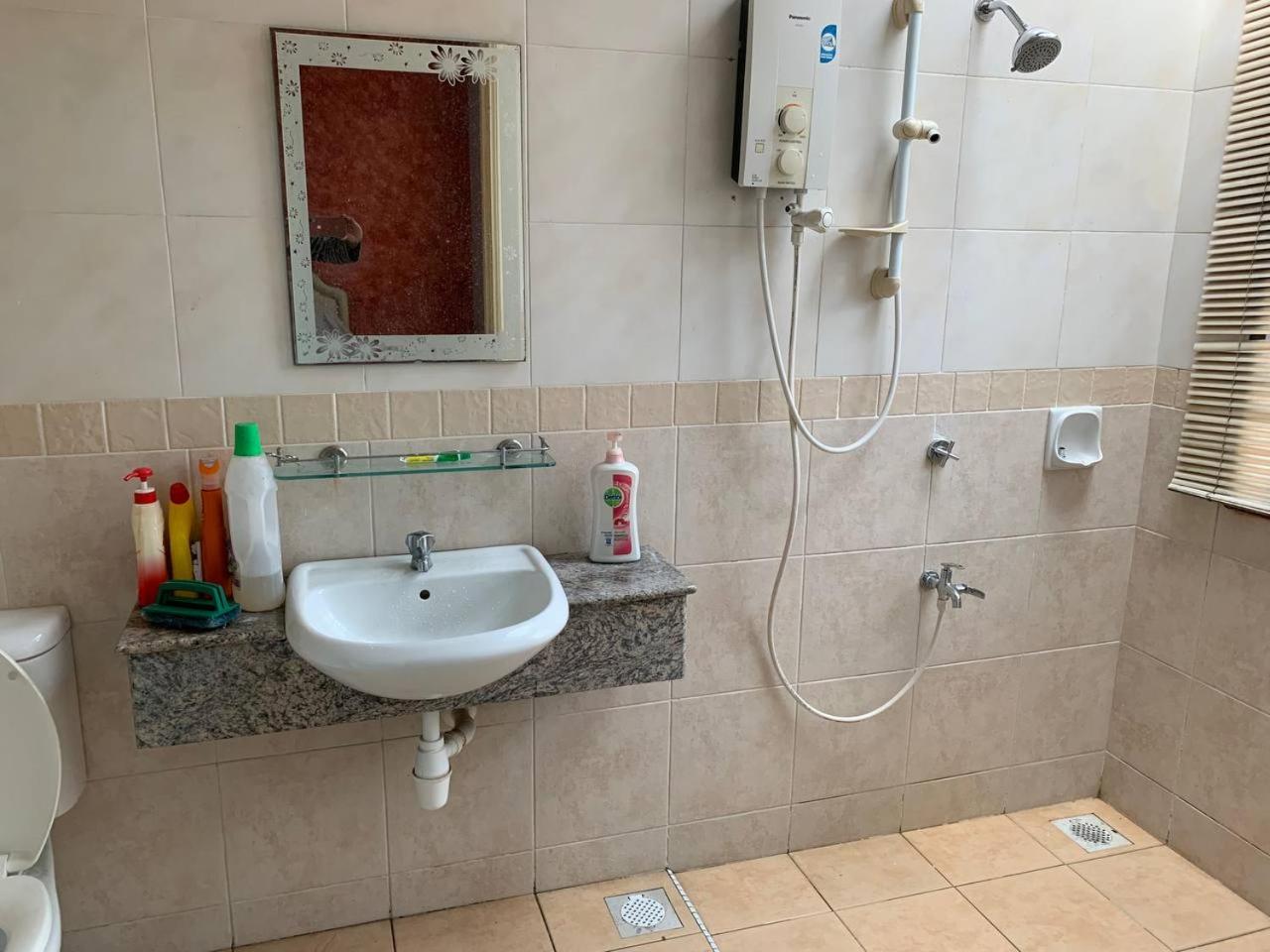 AYUNI HOMESTAY AUSTIN PERDANA JB