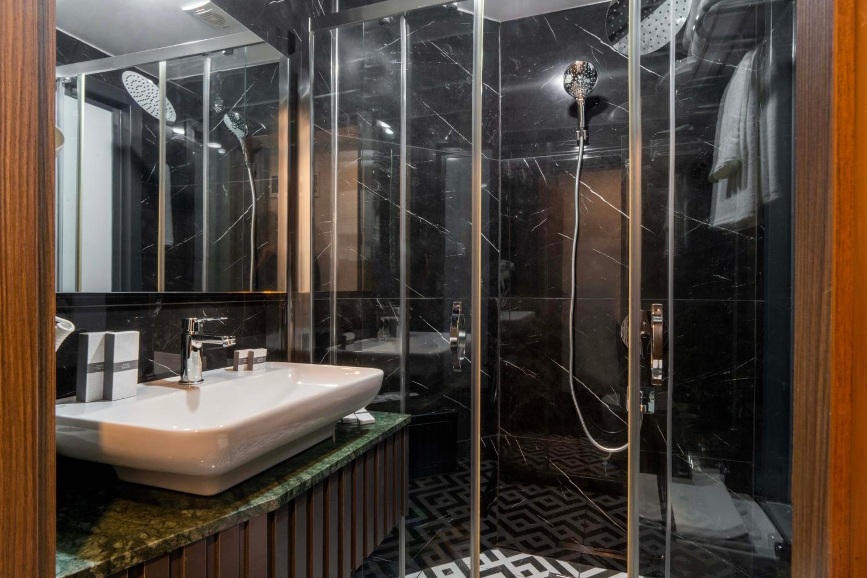 THE BOSFOR OTEL - Image 37