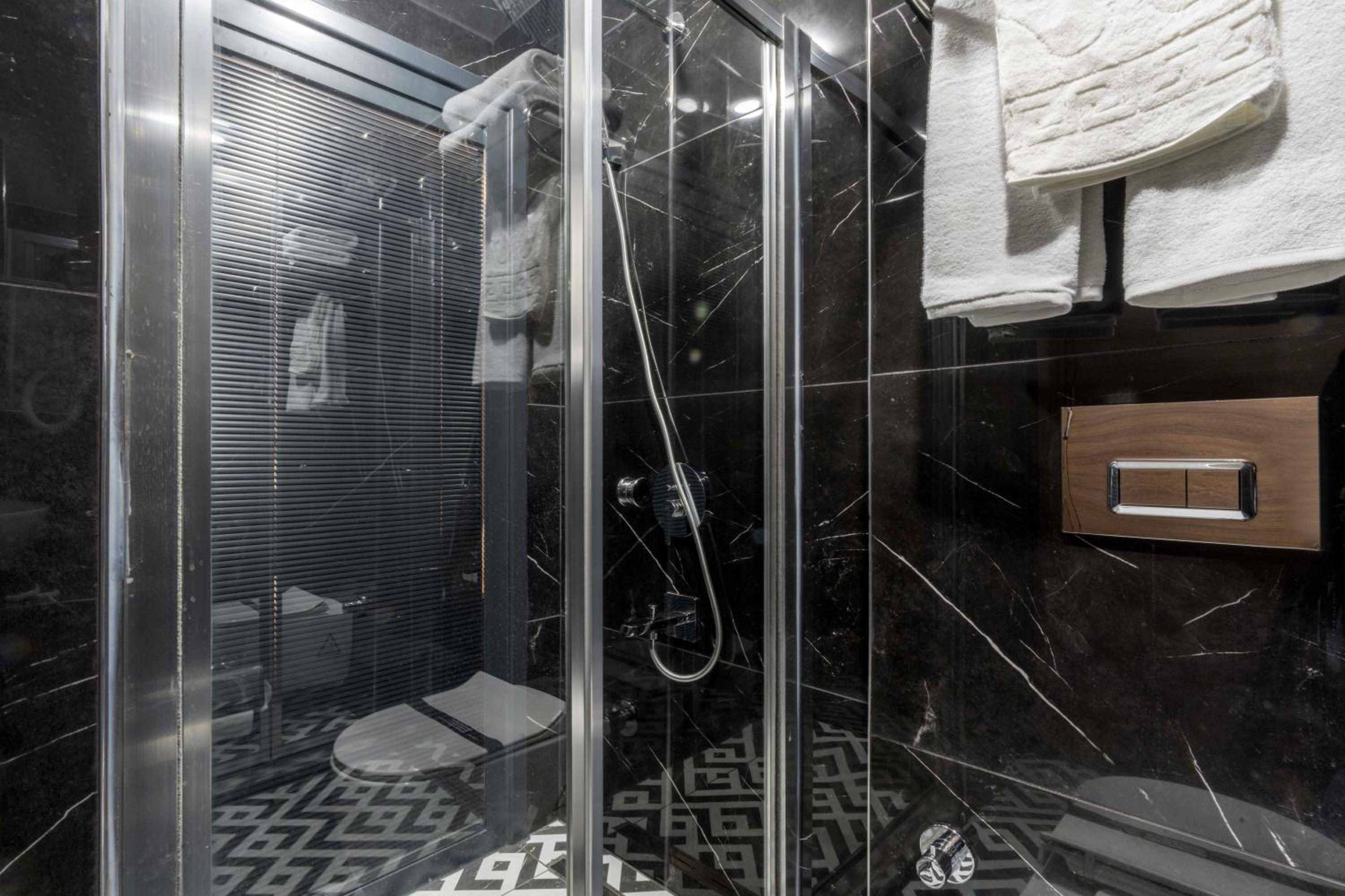 THE BOSFOR OTEL - Image 39