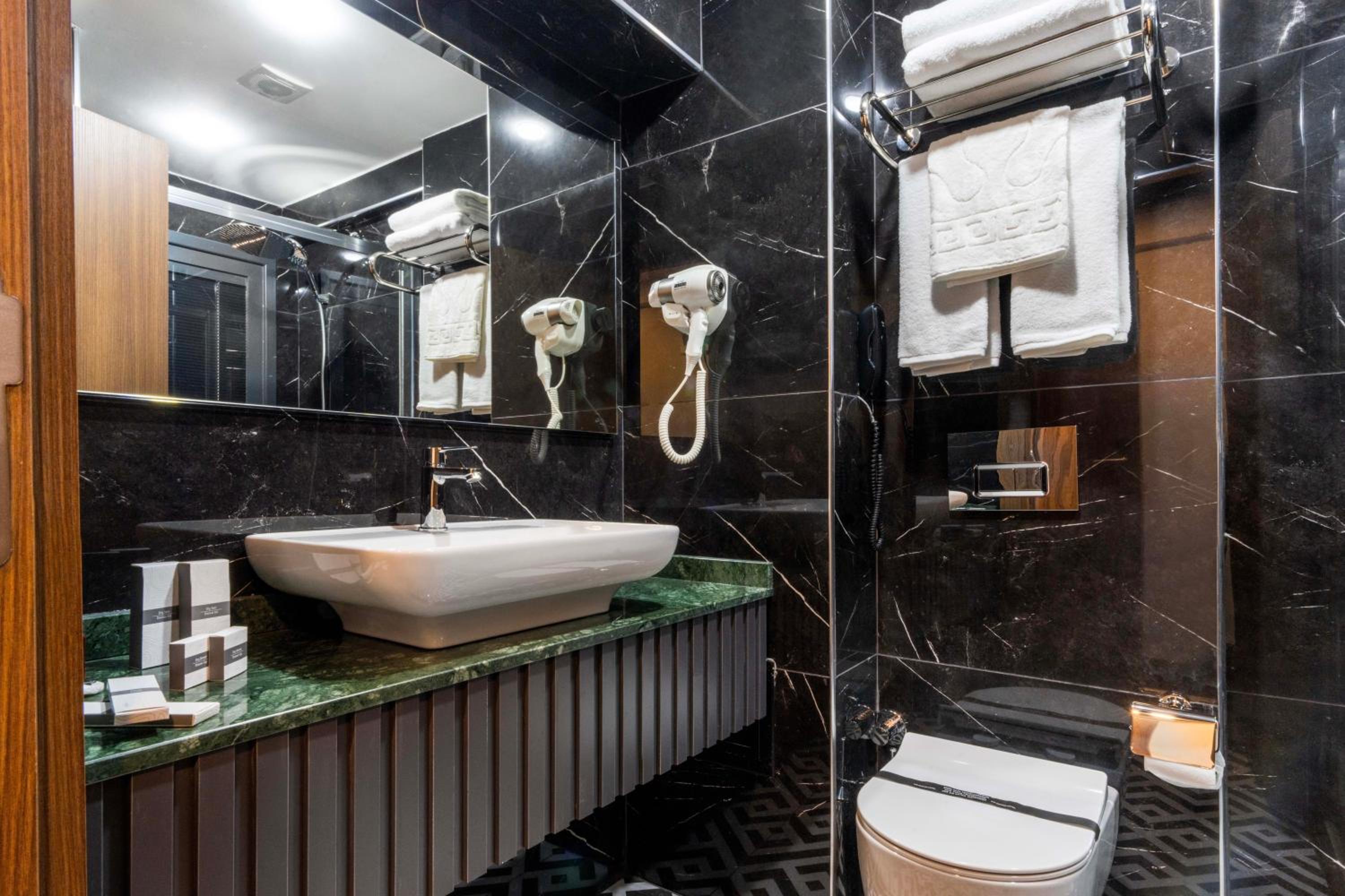 THE BOSFOR OTEL - Image 40