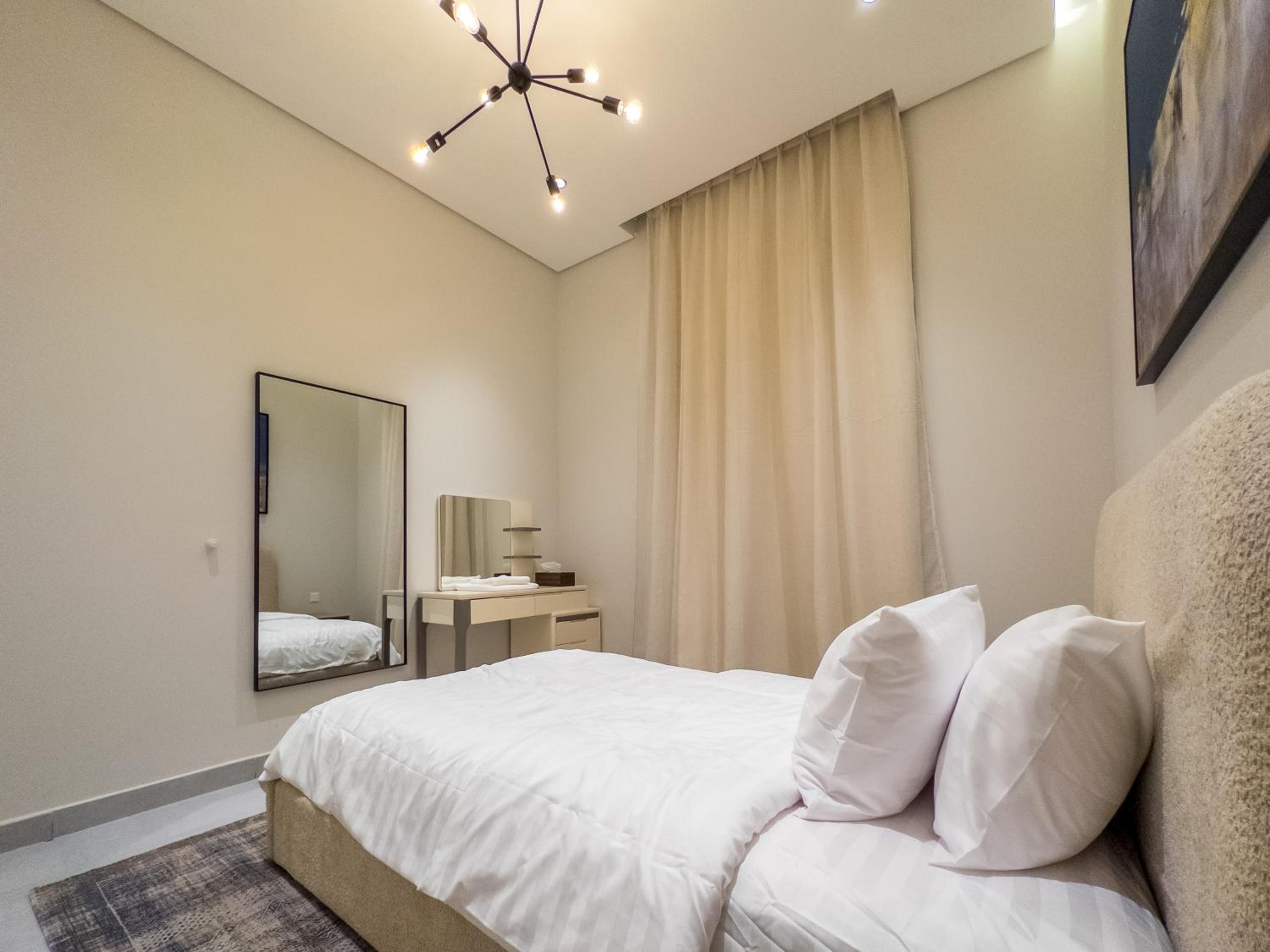 Elegant 3BR Apartment near Boulevard NZL108