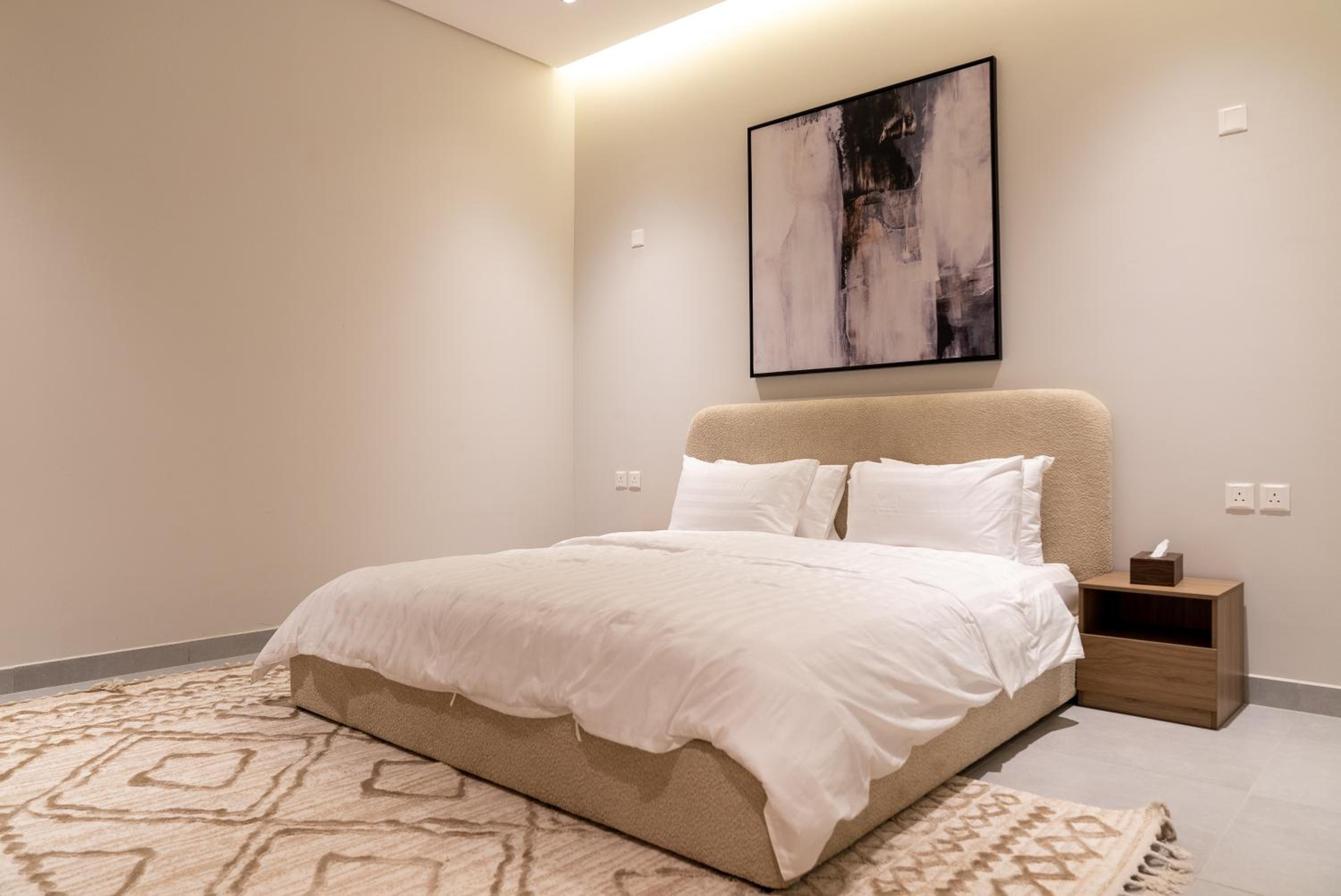 Elegant 3BR Apartment near Boulevard NZL108