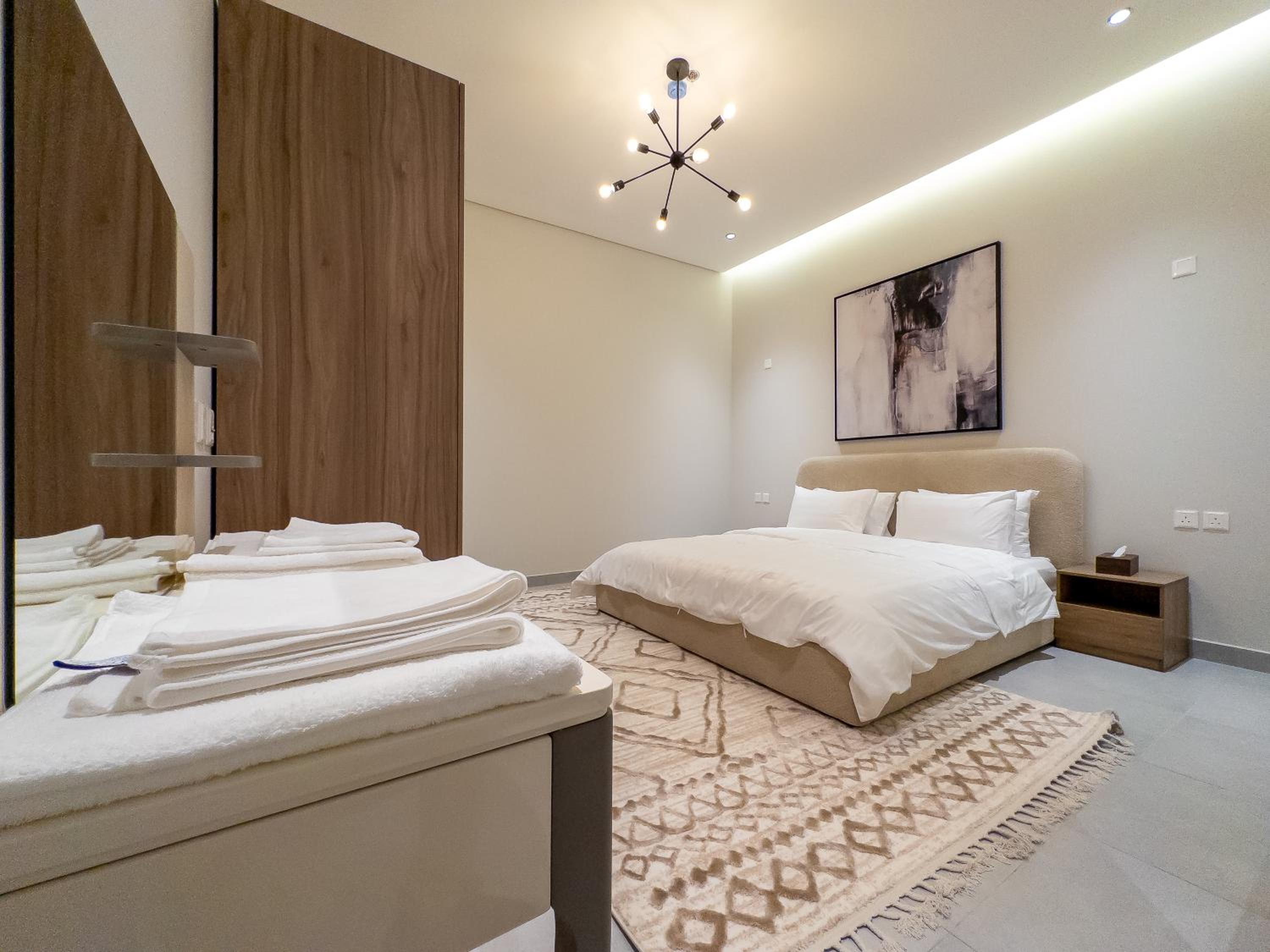 Elegant 3BR Apartment near Boulevard NZL108