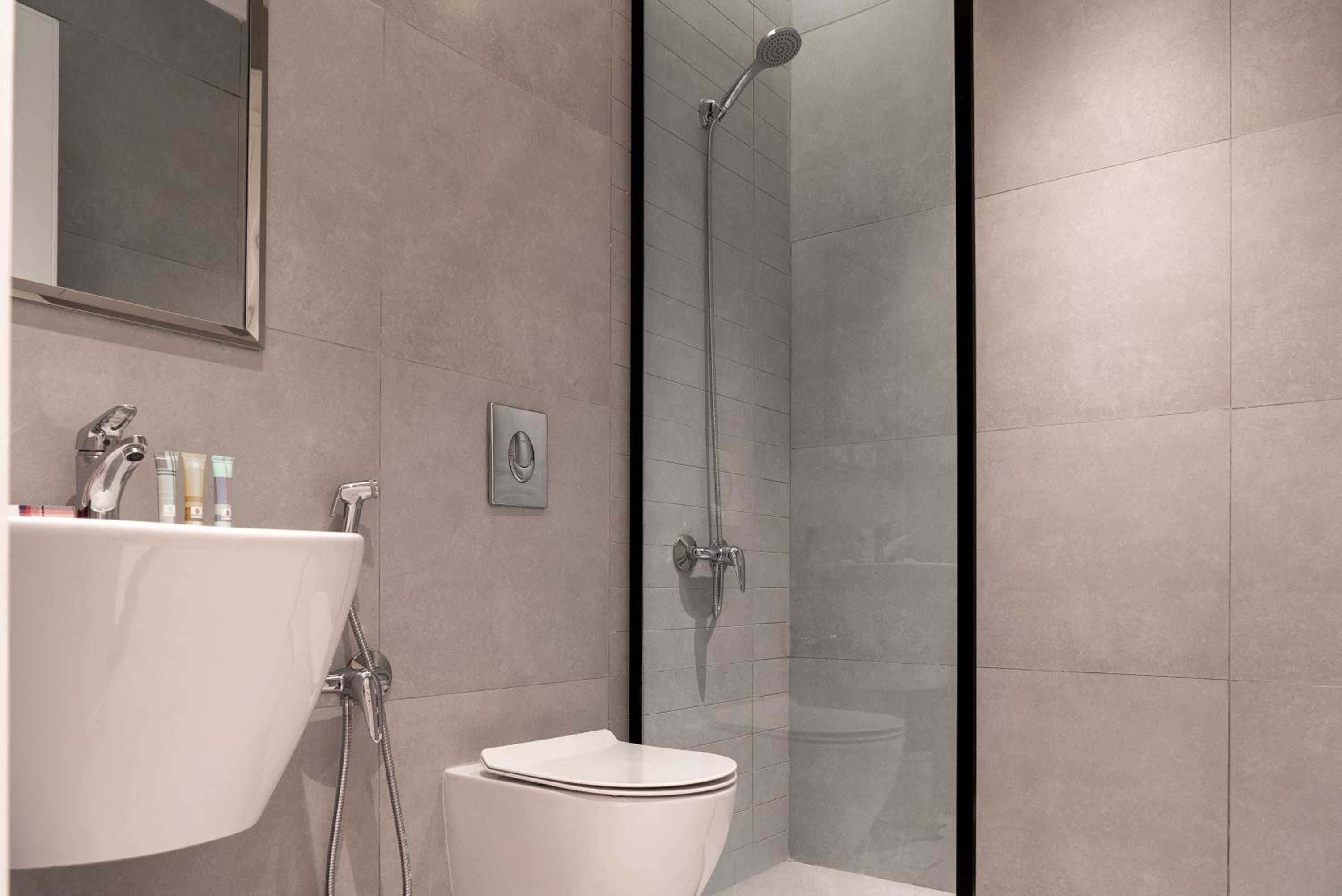 Elegant 3BR Apartment near Boulevard NZL108