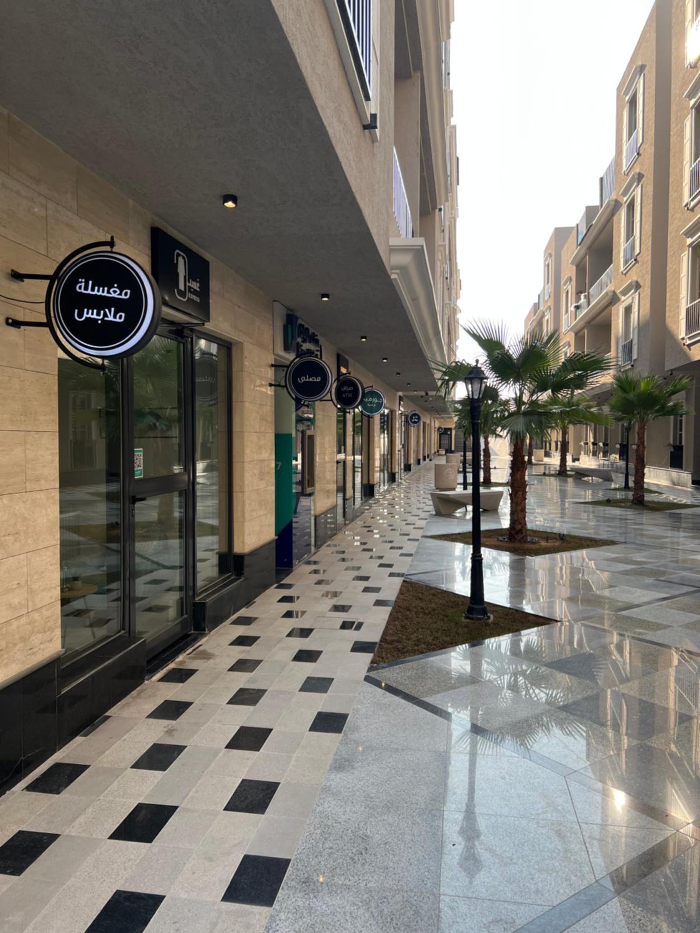 Elegant 3BR Apartment near Boulevard NZL108