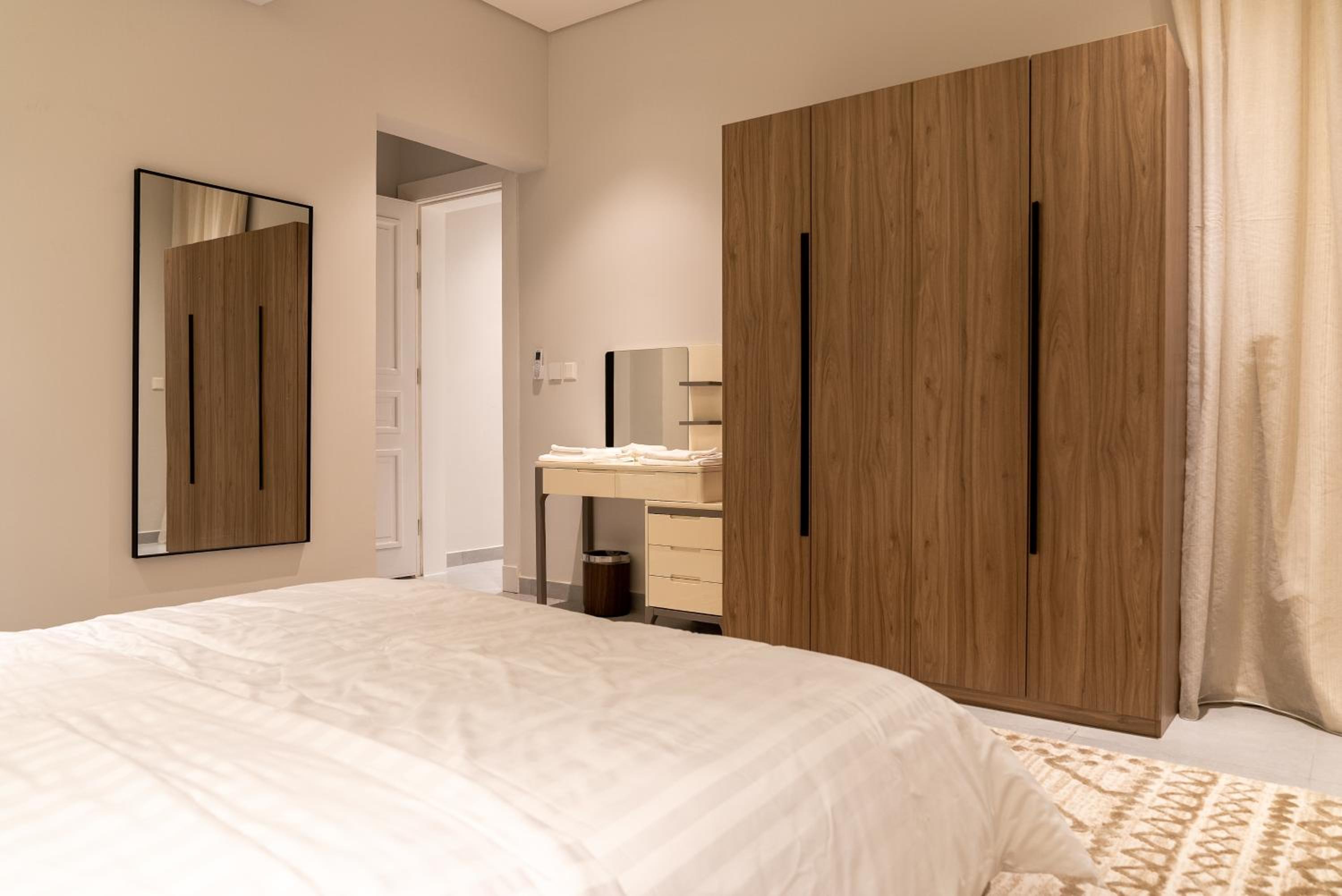 Elegant 3BR Apartment near Boulevard NZL108