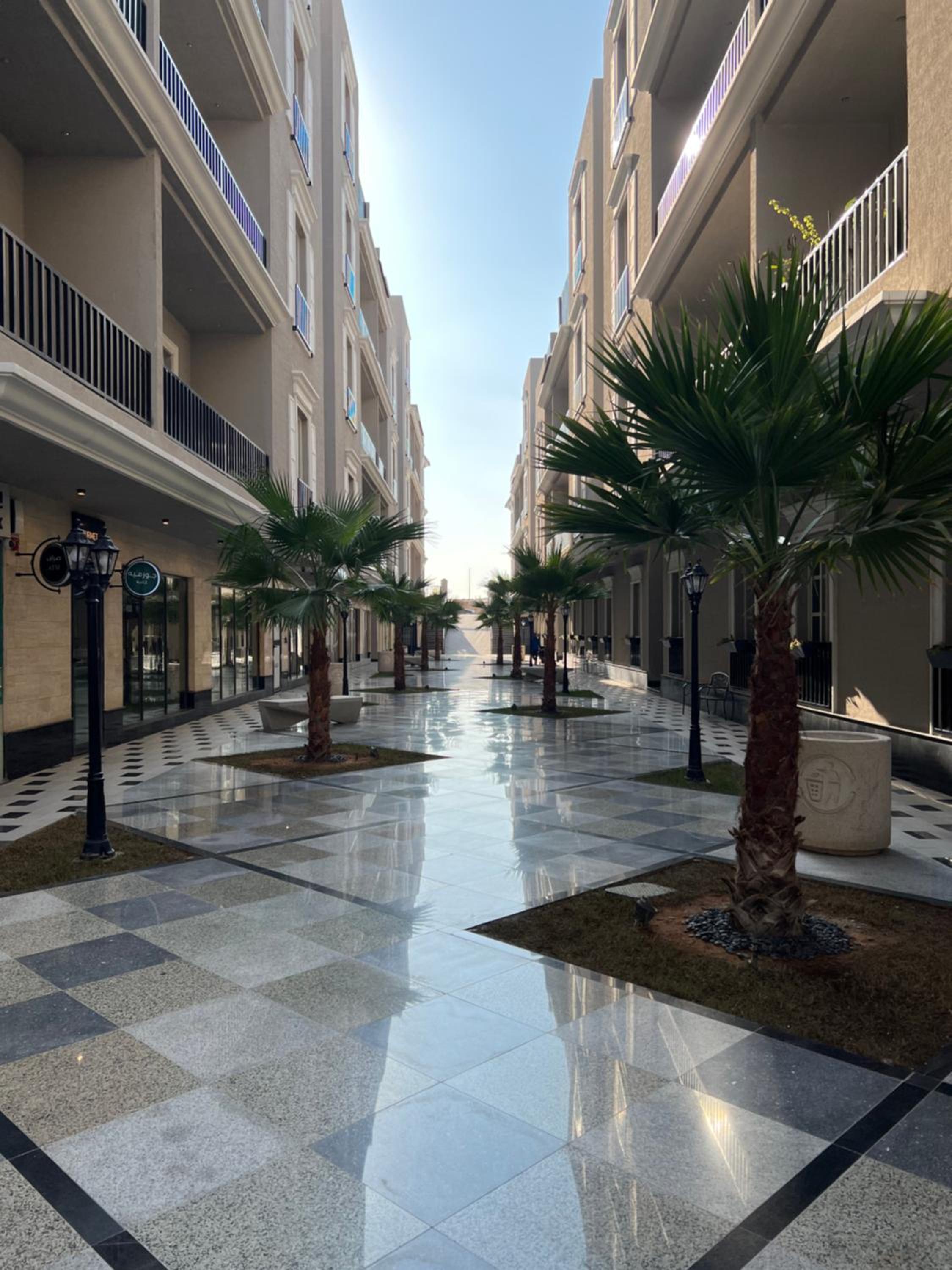 Elegant 3BR Apartment near Boulevard NZL108
