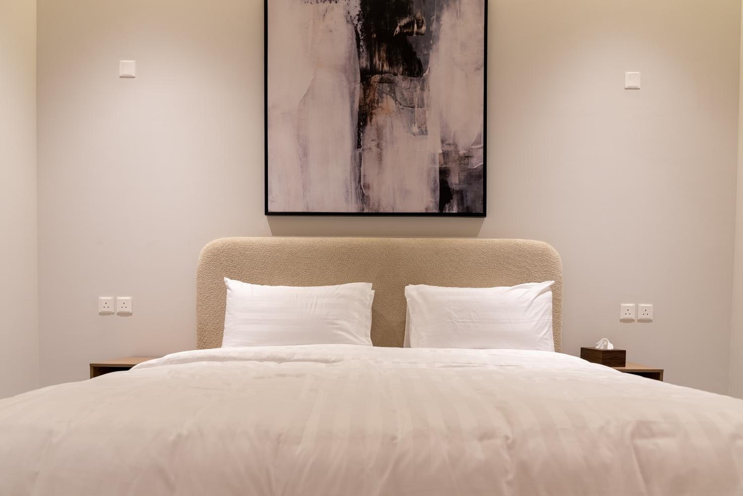 Elegant 3BR Apartment near Boulevard NZL108