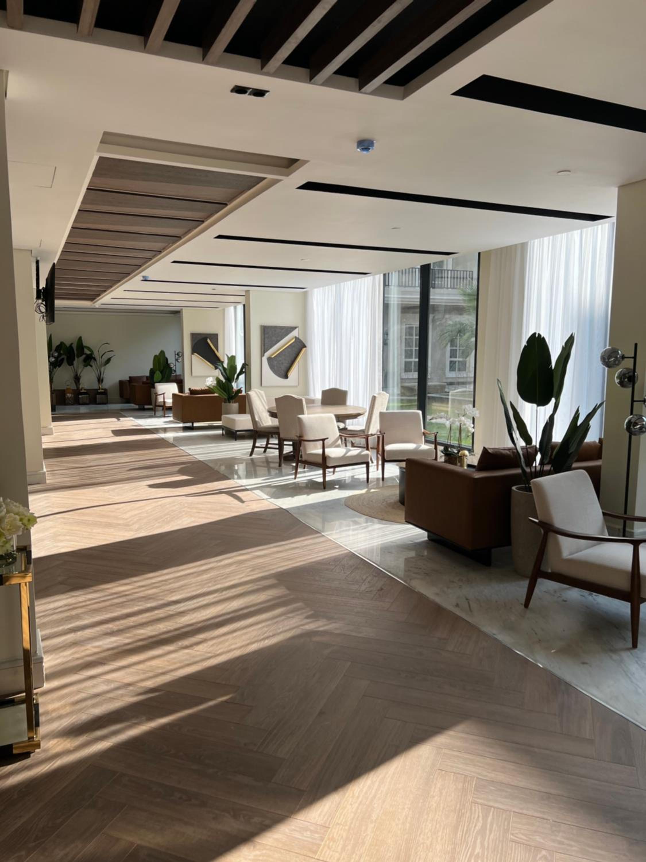 Elegant 3BR Apartment near Boulevard NZL108