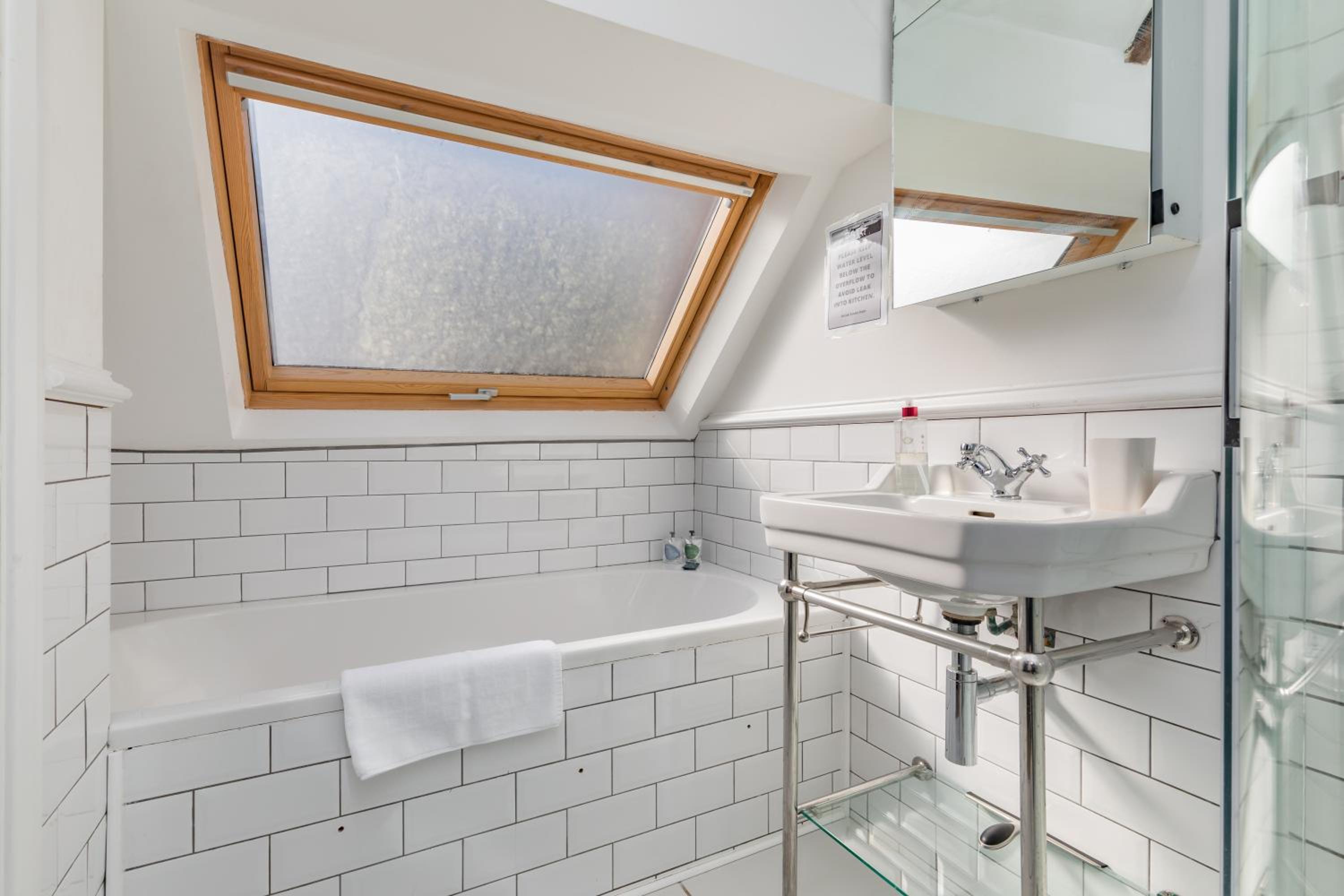Danny Lodge - Country Cottage Near Brighton by Huluki Sussex Stays
