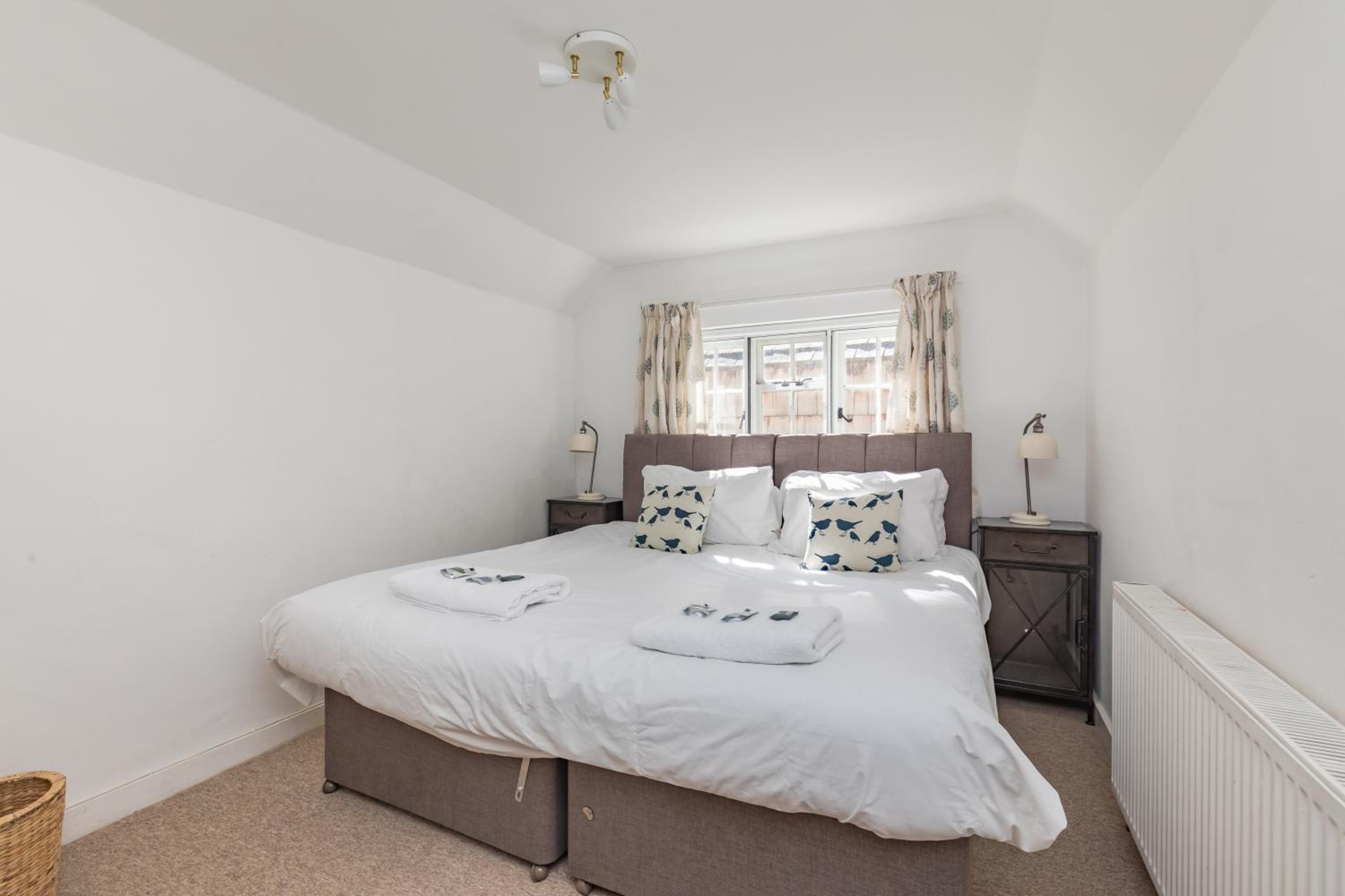 Danny Lodge - Country Cottage Near Brighton by Huluki Sussex Stays