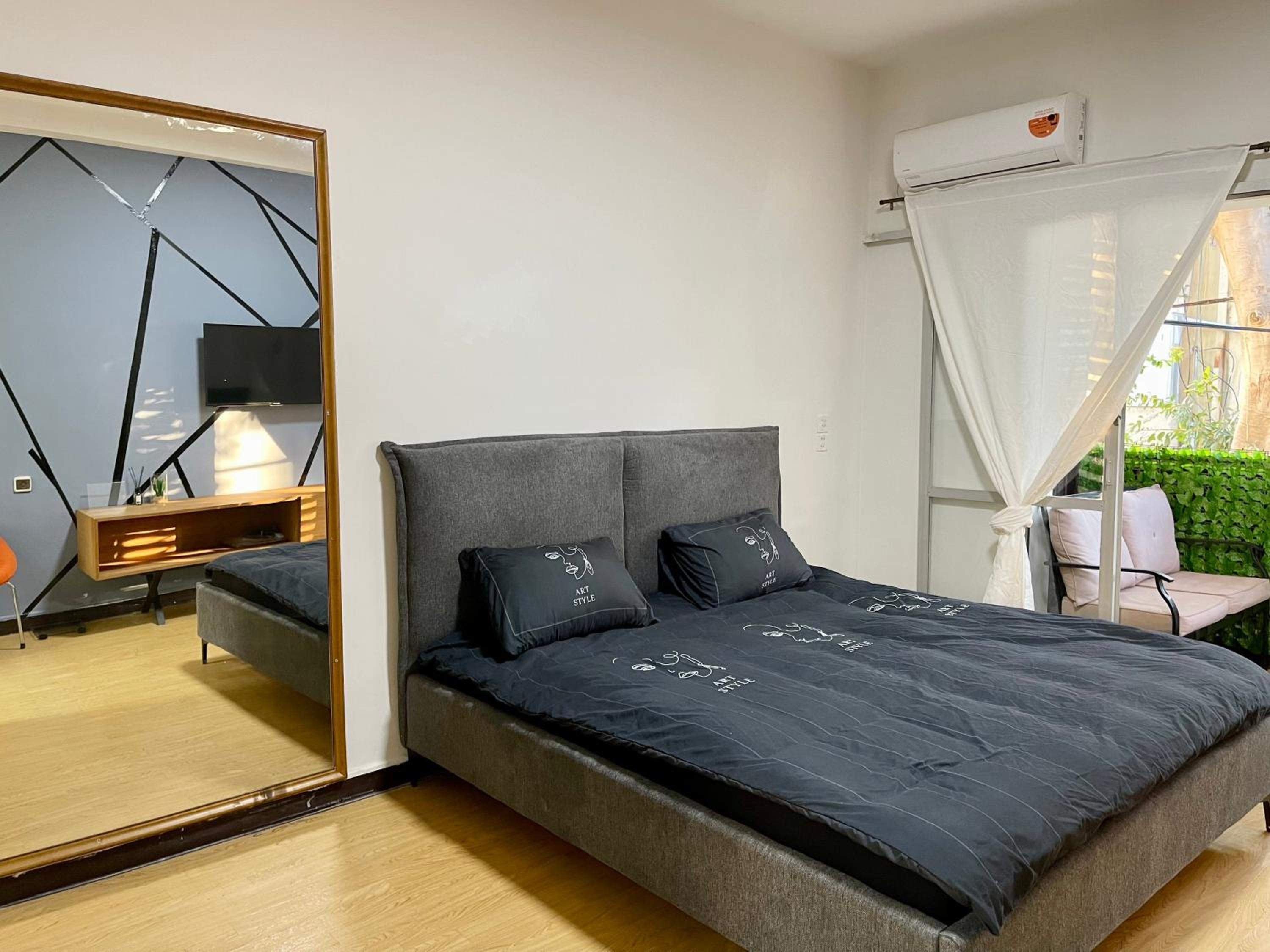 Bat Galim - Mirror Apartment by the beach view 3