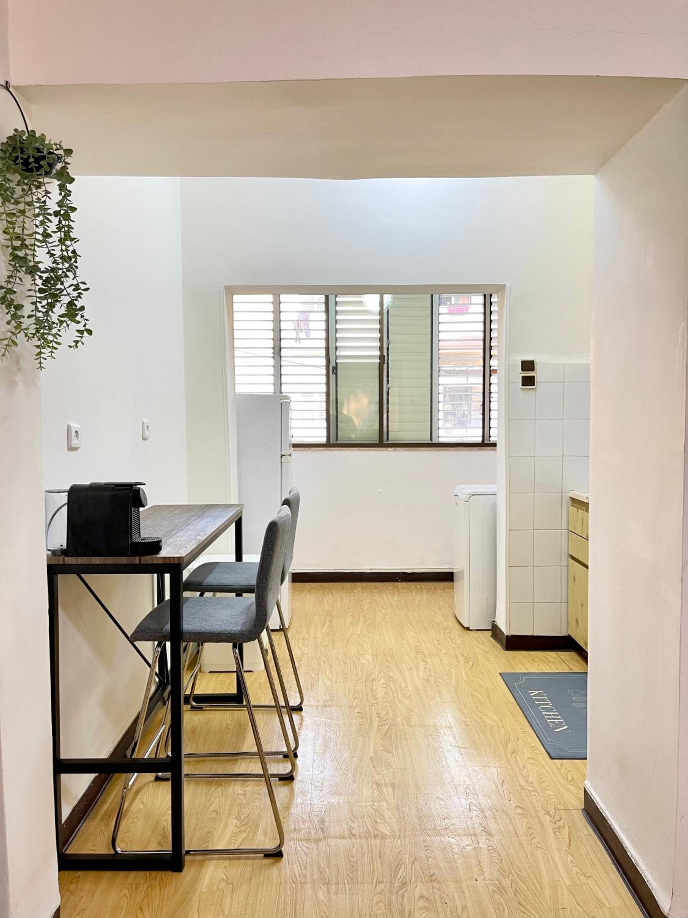 Bat Galim - Mirror Apartment by the beach view 5
