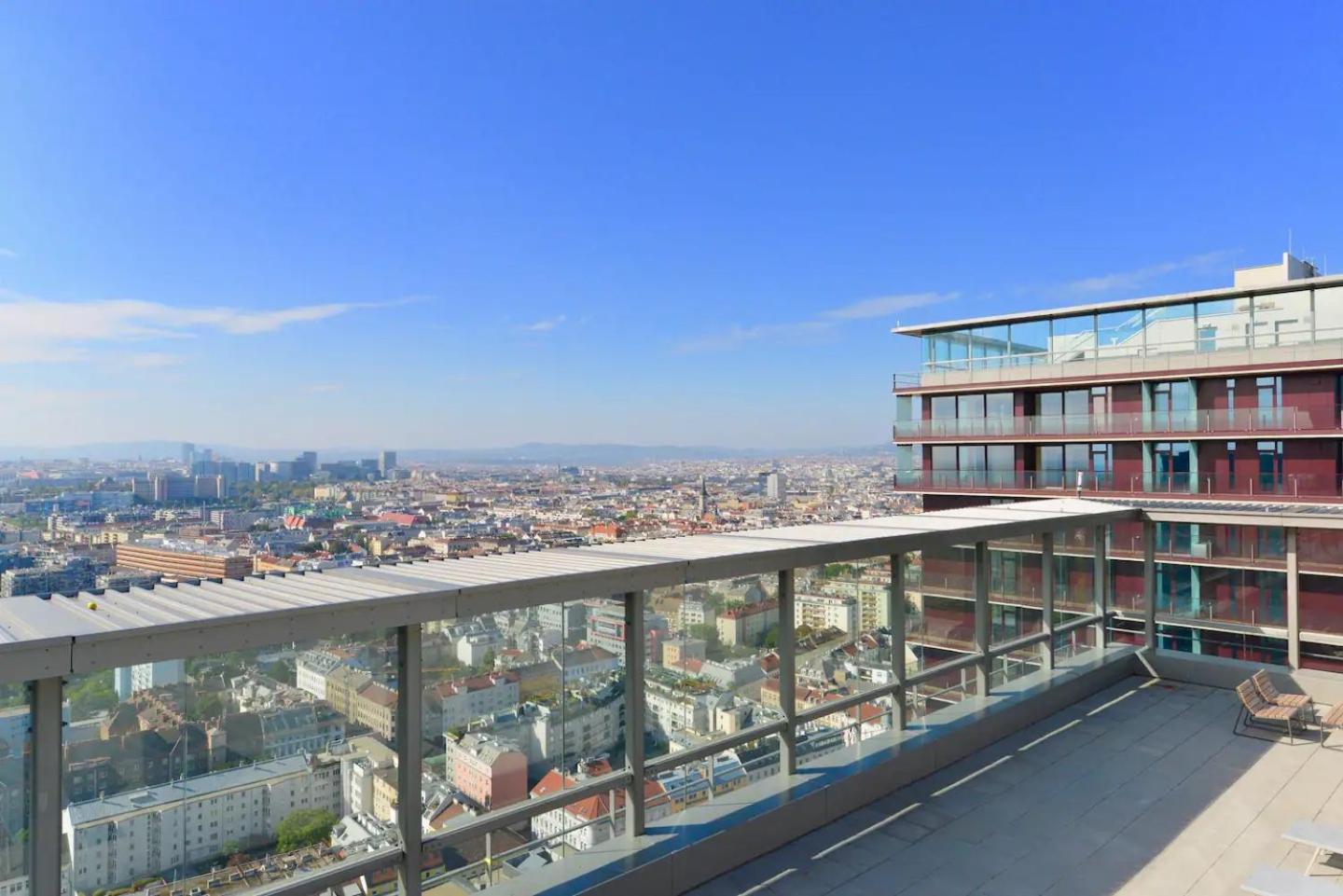 Skyscraper-Feeling With Parking Nearby