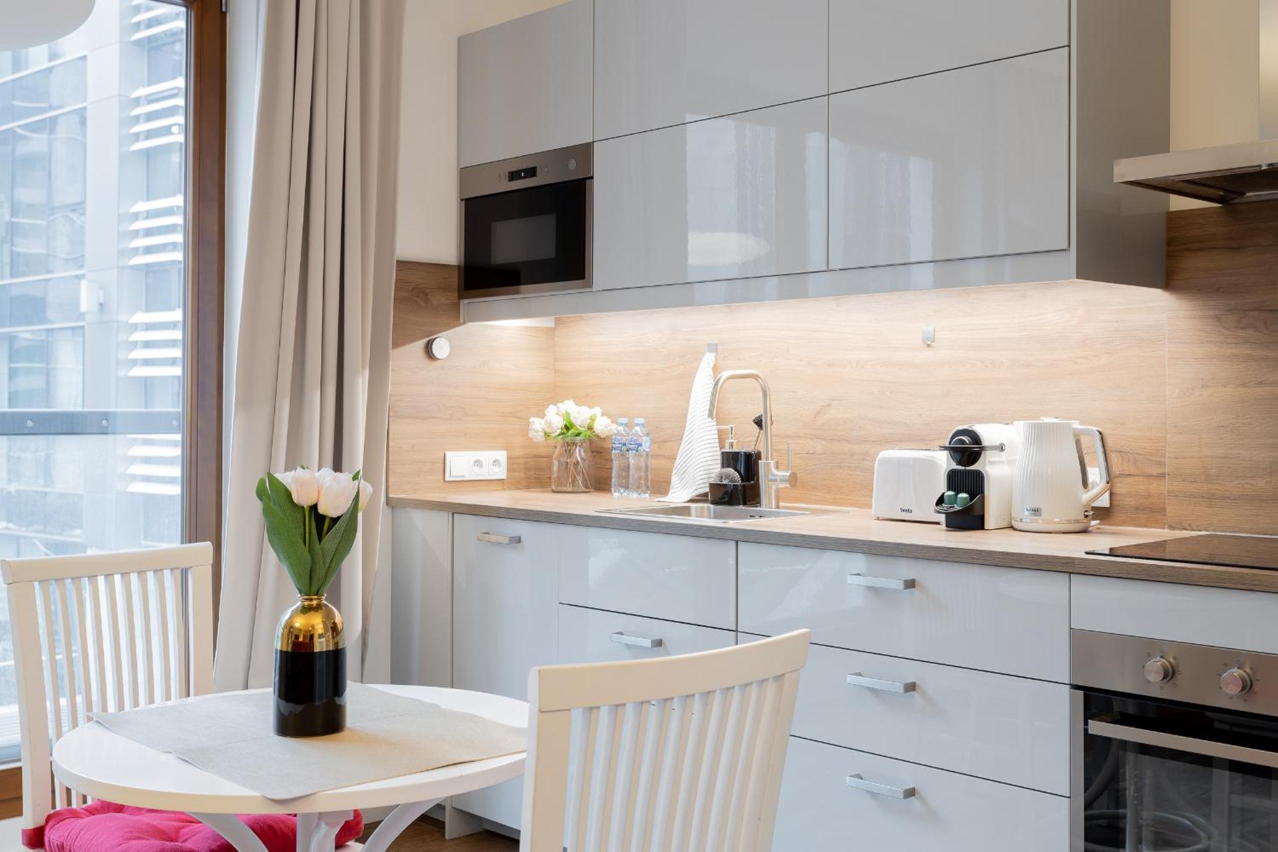 Golden Apartments Warsaw - Large & Stylish, Metro Nearby Grzybowska 85-5