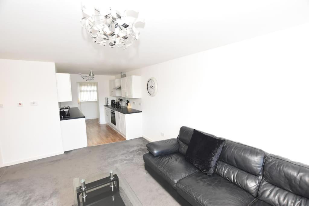 3 Bedroom Apartment in a Quiet Location view 4
